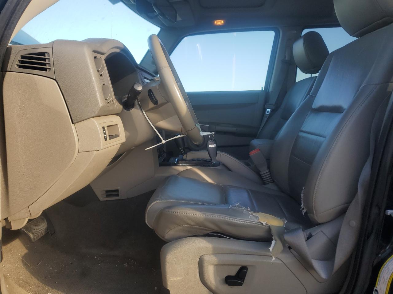 2008 Jeep Commander Sport VIN: 1J8HH48K78C117733 Lot: 87203345