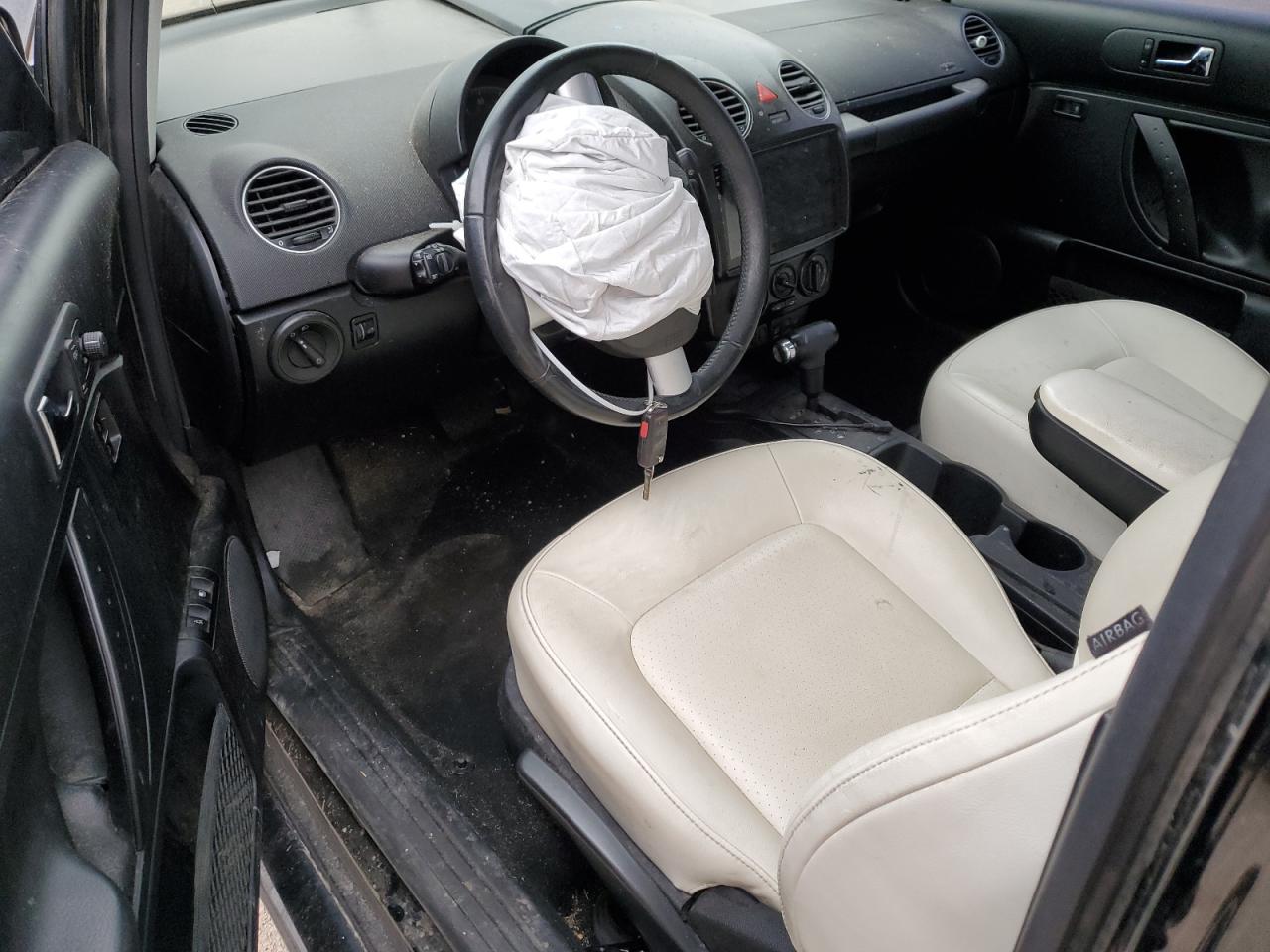 2010 Volkswagen New Beetle VIN: 3VWRW3AG2AM022855 Lot: 84819345