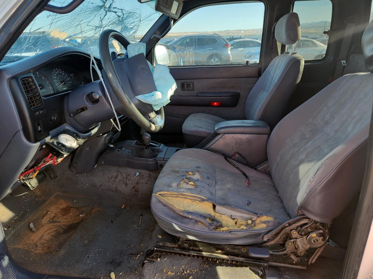 2000 Toyota Tacoma Xtracab VIN: 4TAWN72N9YZ583829 Lot: 84045475