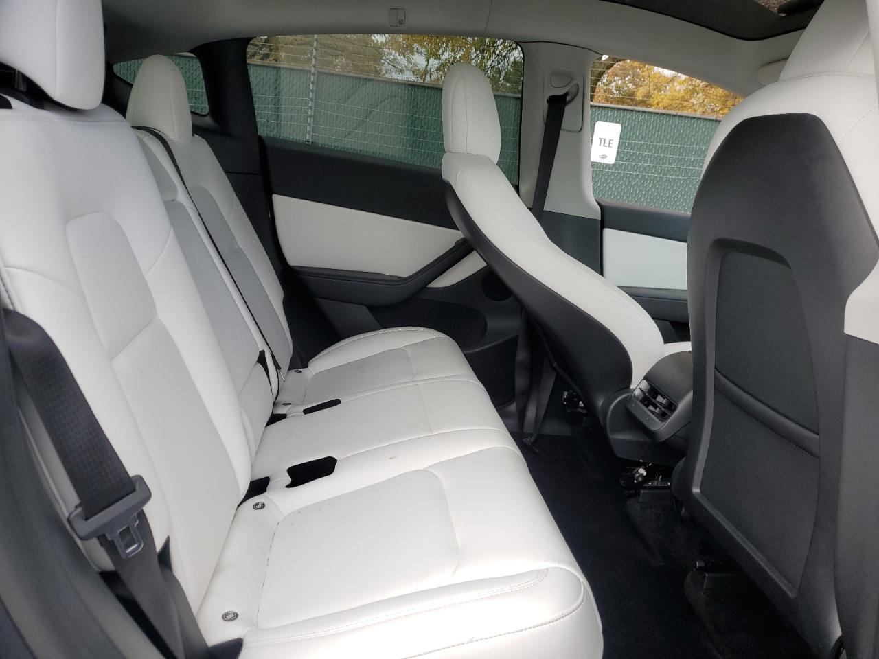 2022 Tesla Model Y VIN: 7SAYGDEE6NF422585 Lot: 89709255