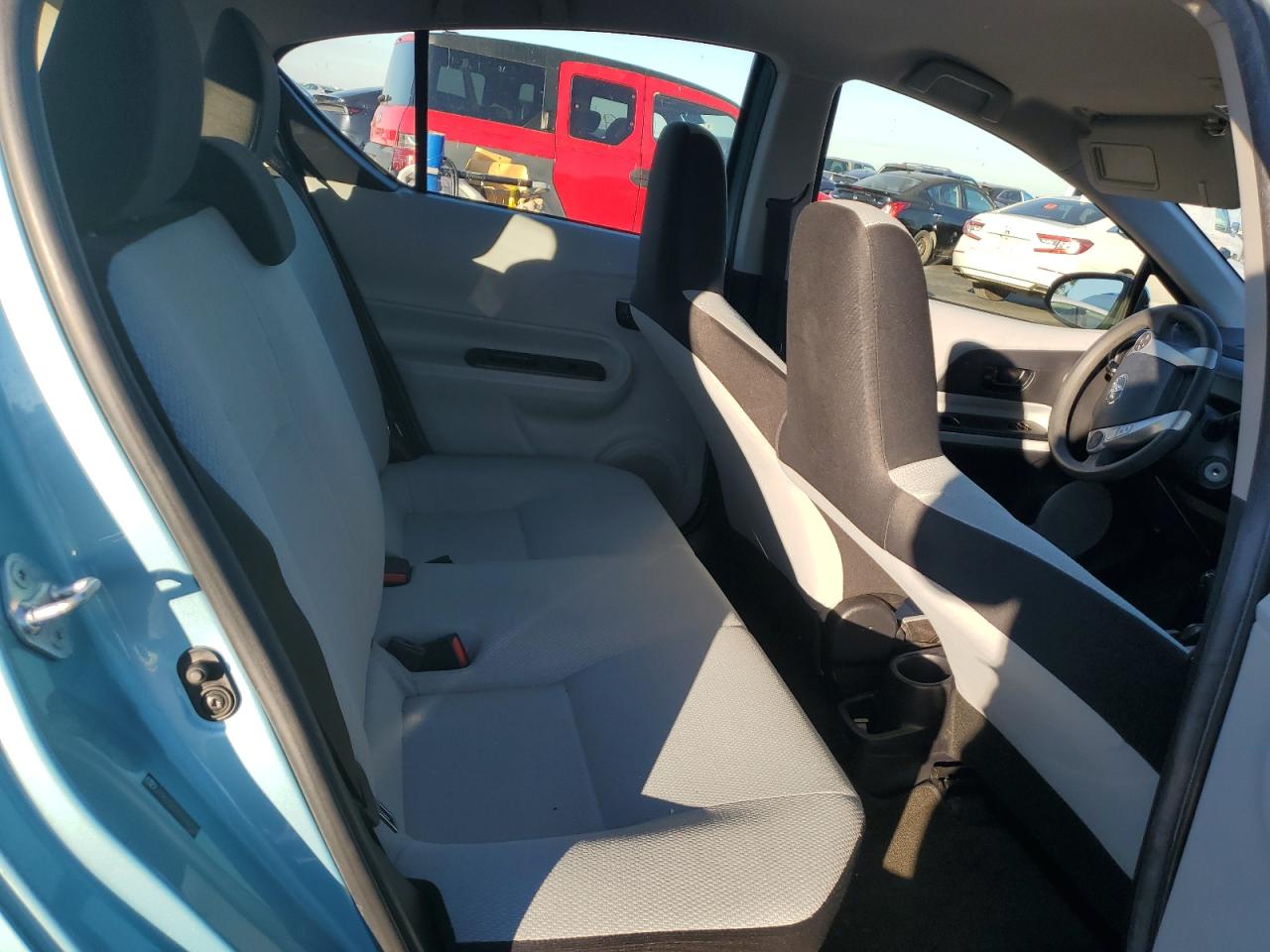 2013 Toyota Prius C VIN: JTDKDTB31D1046104 Lot: 90108985