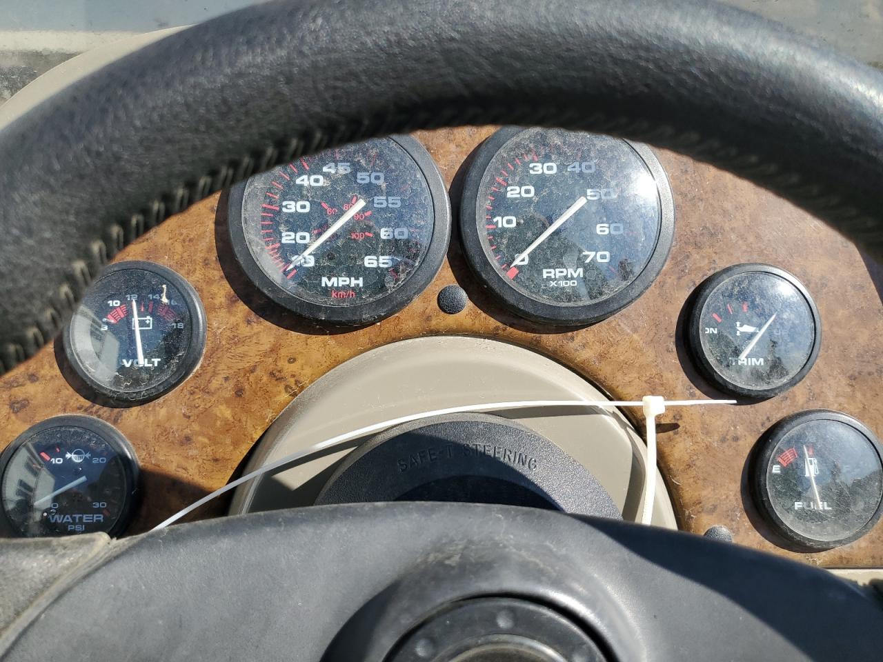 2002 Tracker Boat - Trolling Motor VIN: BUJ14052K102 Lot: 85562185