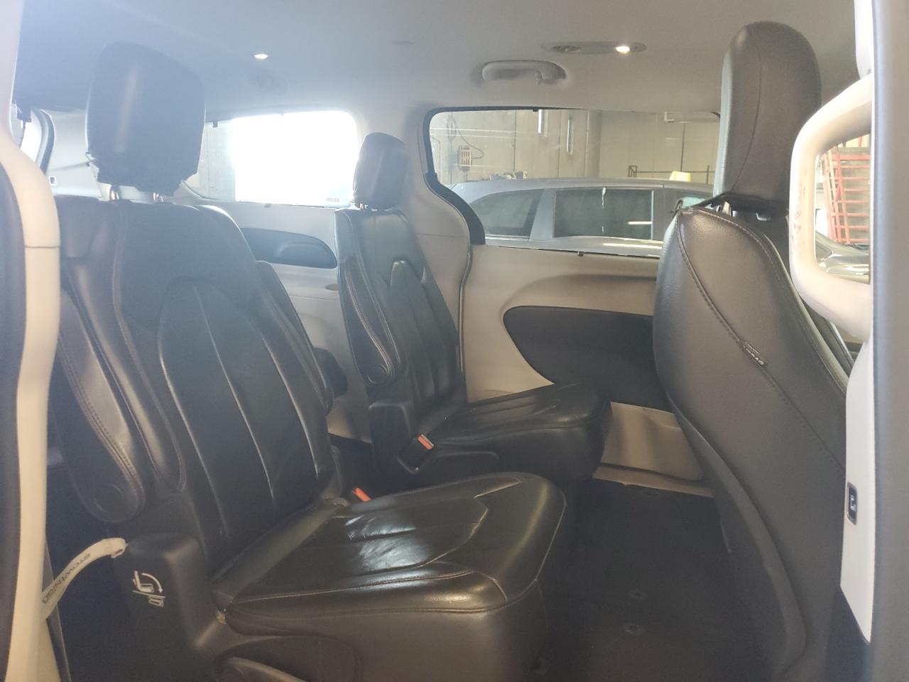 2017 Chrysler Pacifica Touring L VIN: 2C4RC1BG2HR621594 Lot: 82003985
