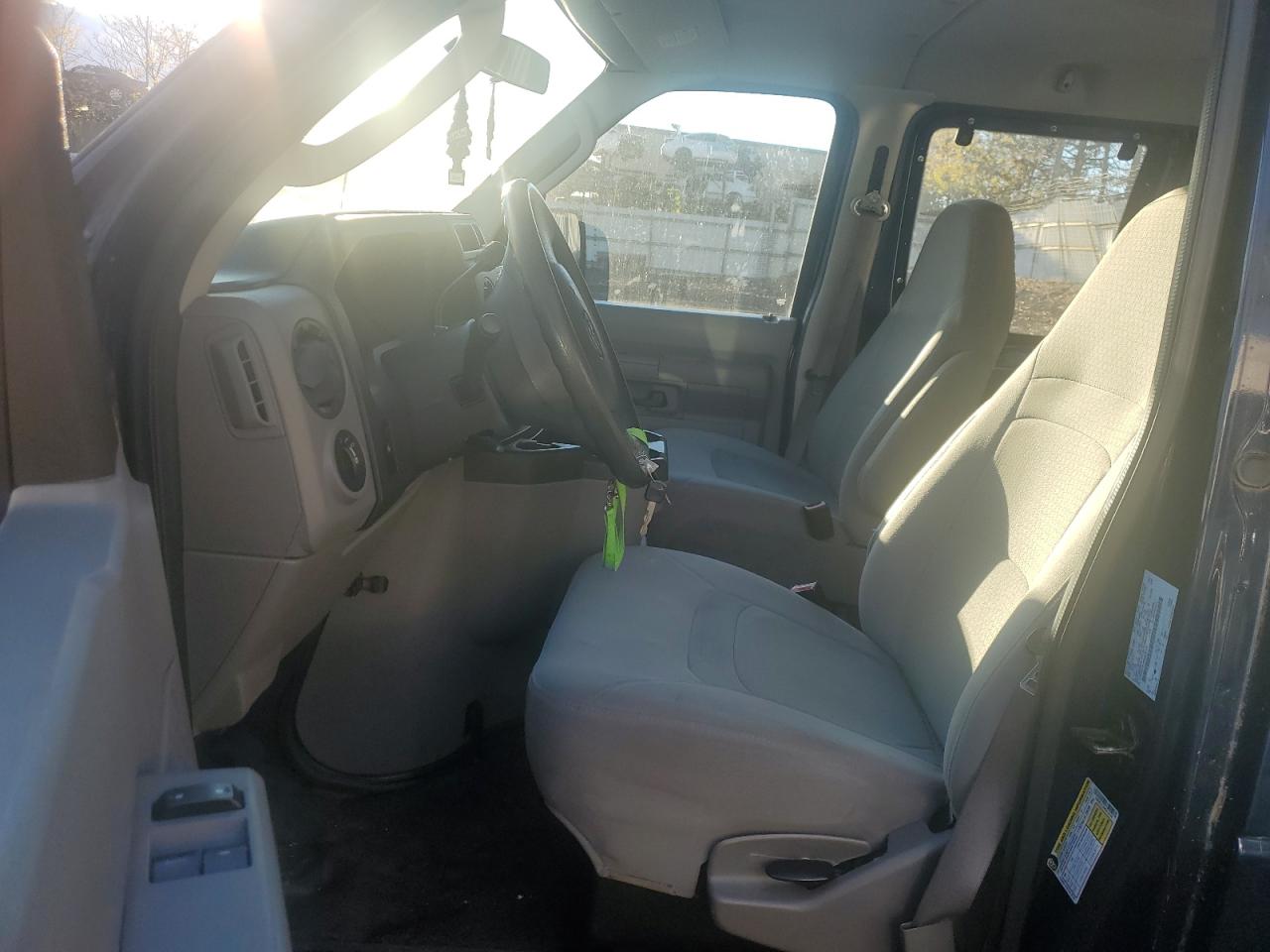 2009 Ford Econoline E350 Super Duty Wagon VIN: 1FBNE31L69DA18126 Lot: 89825095