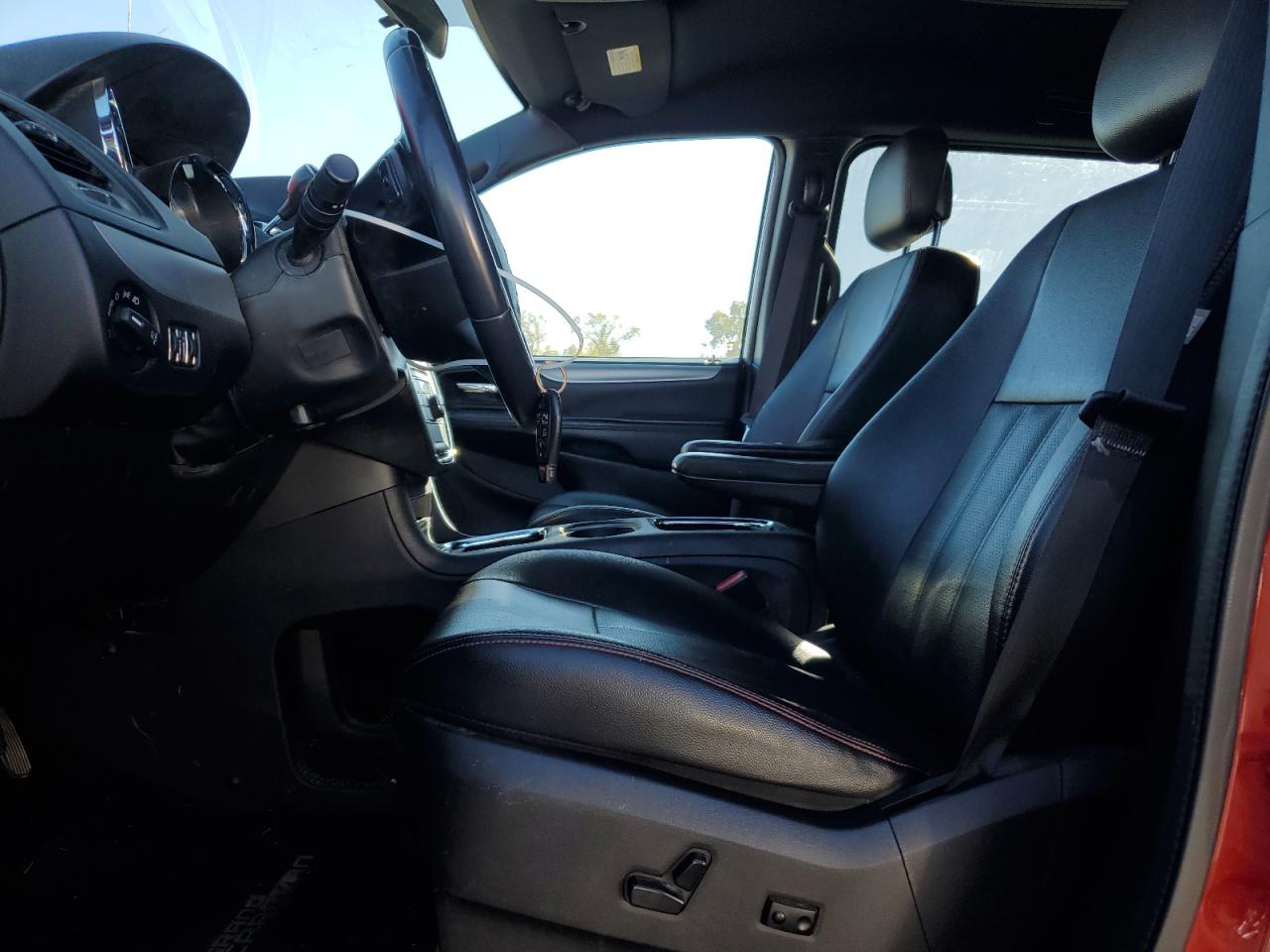 2016 Dodge Grand Caravan R/T VIN: 2C4RDGEG4GR225189 Lot: 82582425