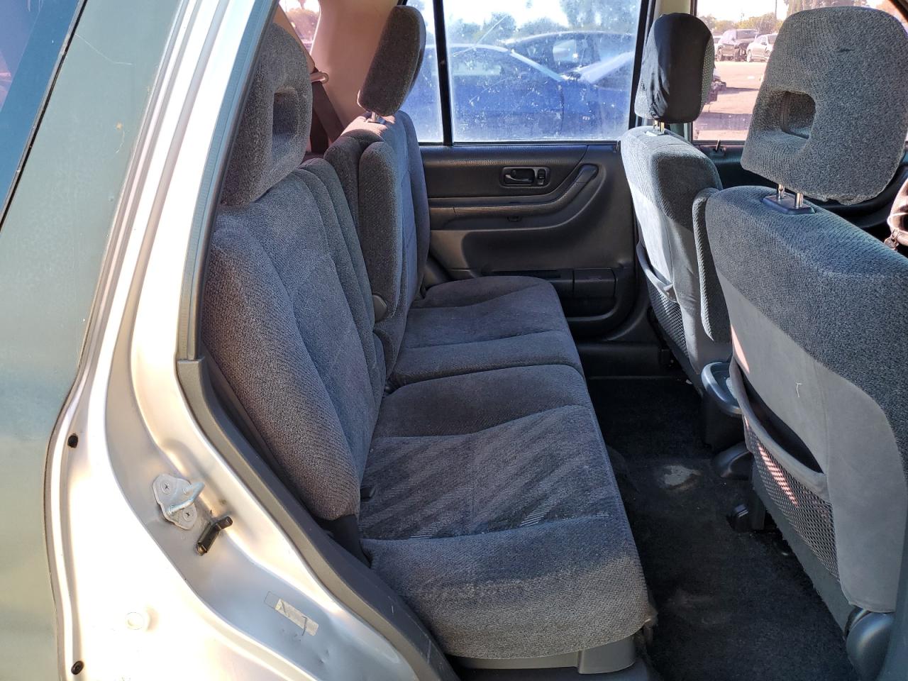 2000 Honda Cr-V Lx VIN: JHLRD2846YC018143 Lot: 85406615