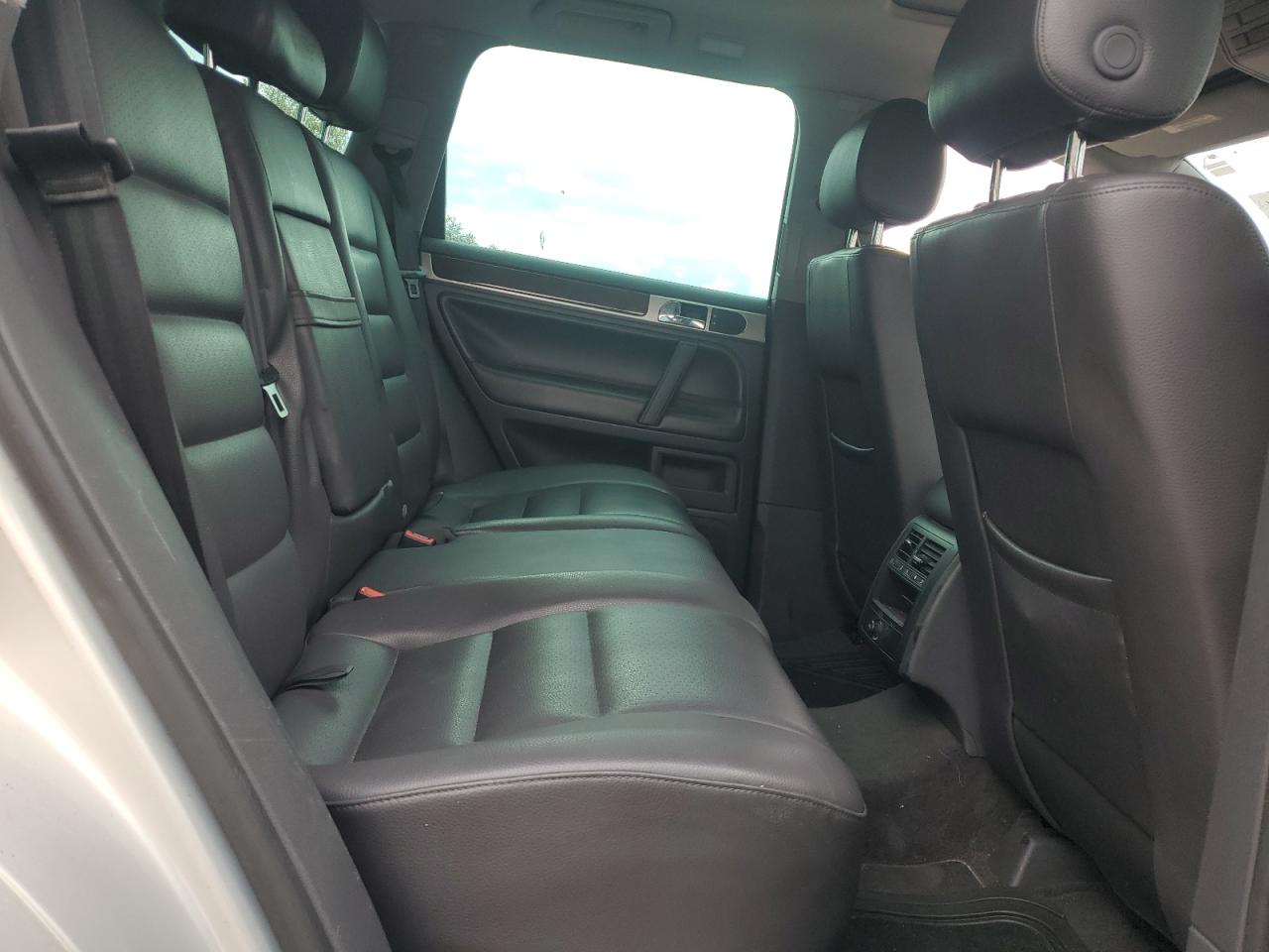 2010 Volkswagen Touareg V6 VIN: WVGBF7A93AD004028 Lot: 85649165