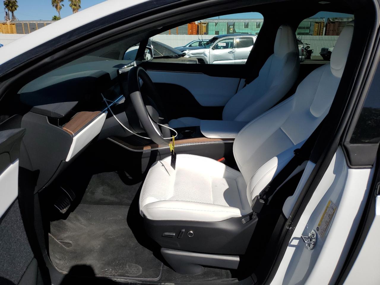 2025 Tesla Model X VIN: 7SAXCBE58SF471844 Lot: 85903035