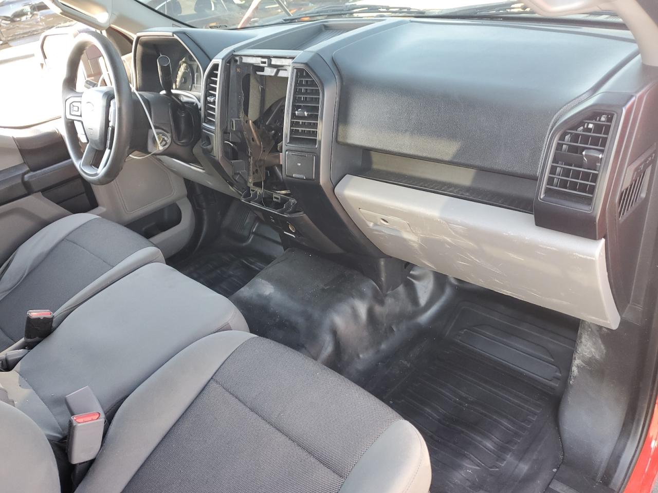 2017 Ford F150 VIN: 1FTMF1C82HKE25811 Lot: 82532025