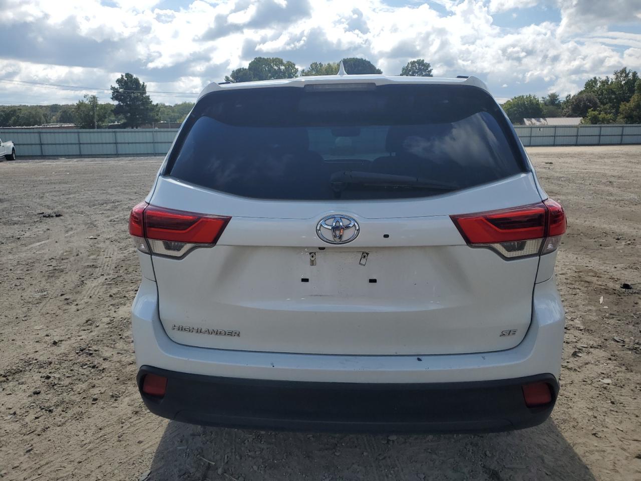 2018 Toyota Highlander Se VIN: 5TDKZRFH8JS547886 Lot: 82223535