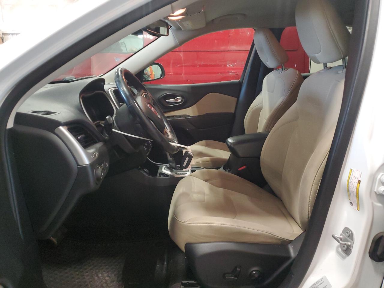 2015 Jeep Cherokee Latitude VIN: 1C4PJLCS2FW690804 Lot: 82584545