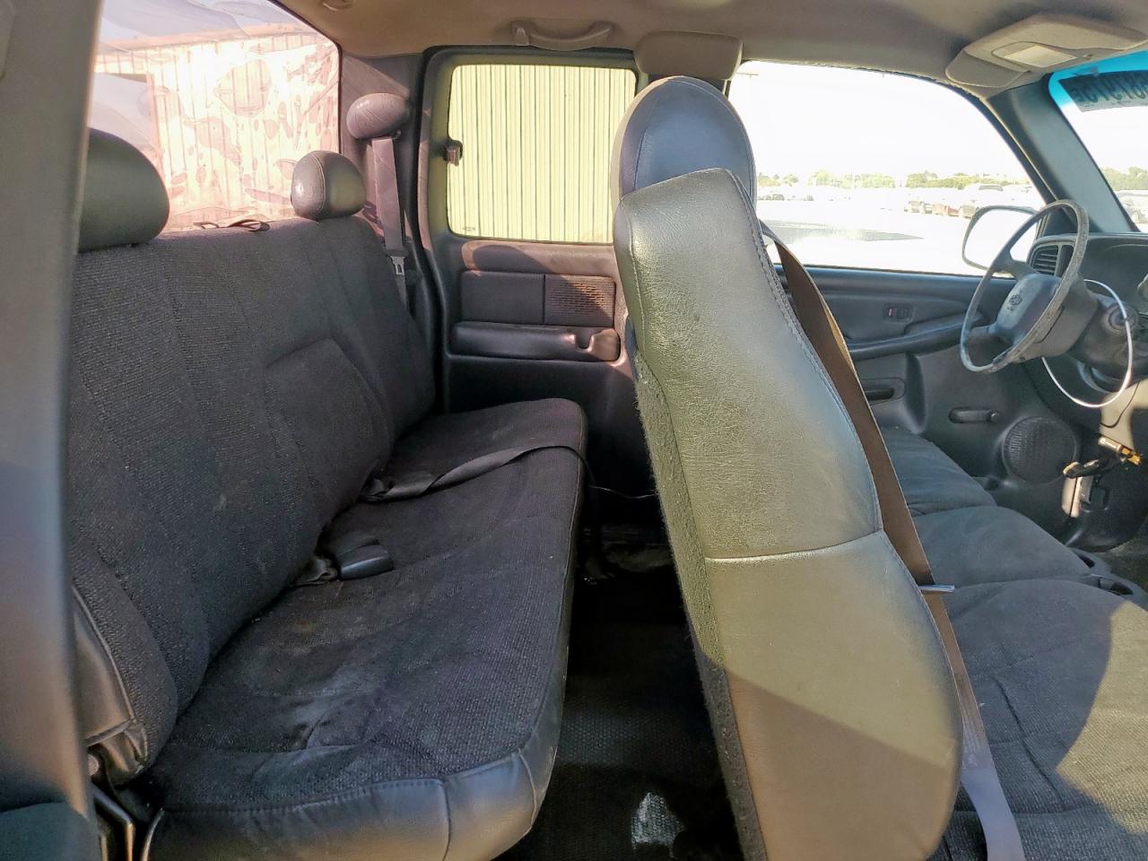 2001 Chevrolet Silverado C1500 VIN: 2GCEC19W111396200 Lot: 86687975