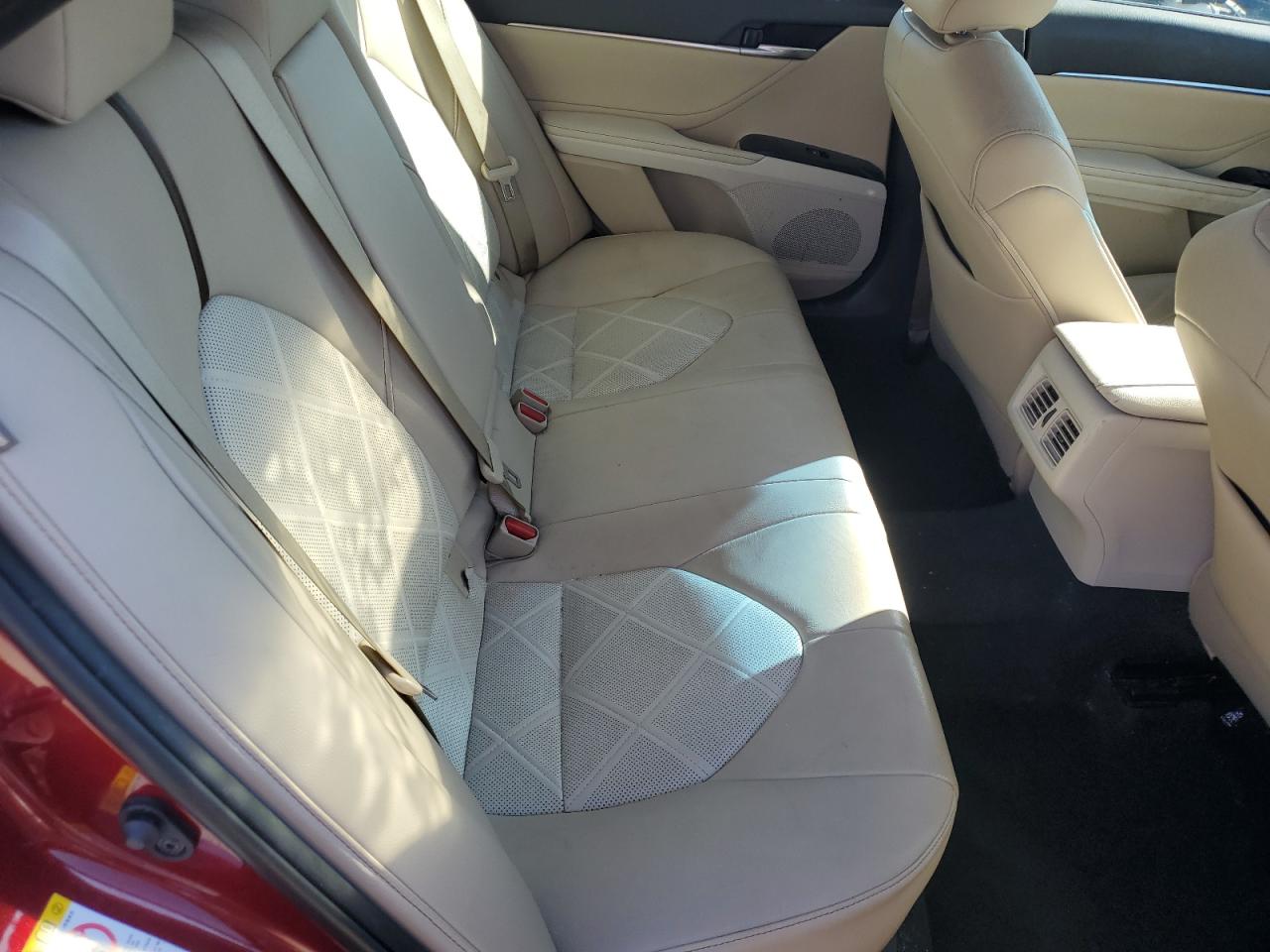 2018 Toyota Camry L VIN: 4T1B11HKXJU657749 Lot: 85506695