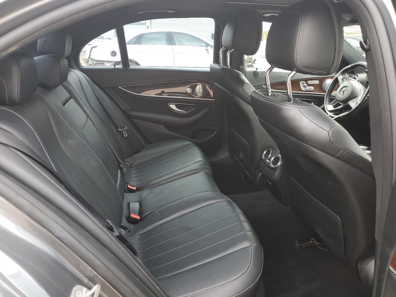2017 Mercedes-Benz E 300 VIN: WDDZF4JB1HA260447 Lot: 86088565