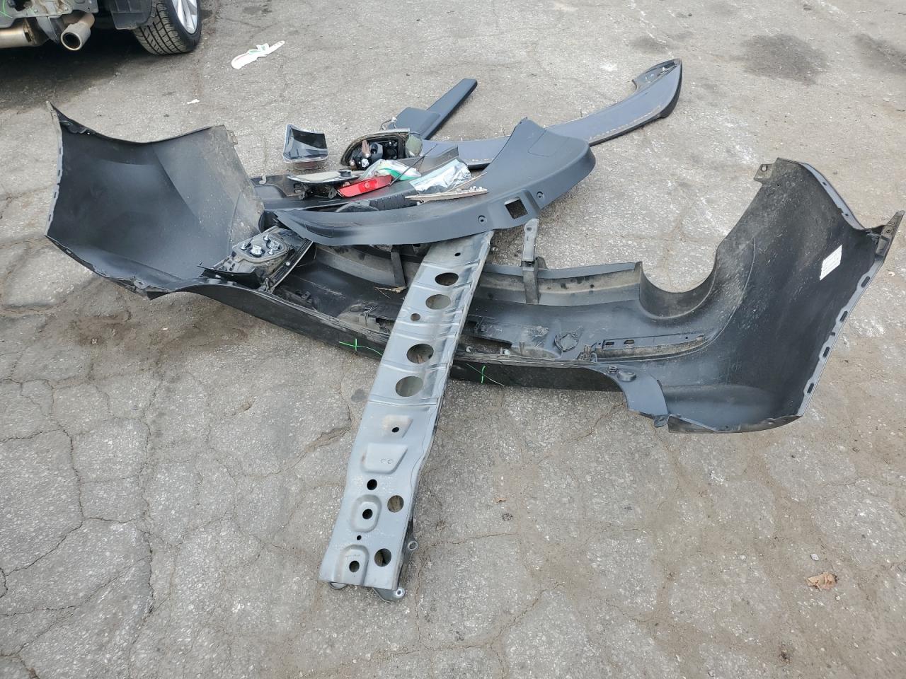 2011 Mazda 3 S VIN: JM1BL1M59B1407372 Lot: 85146195