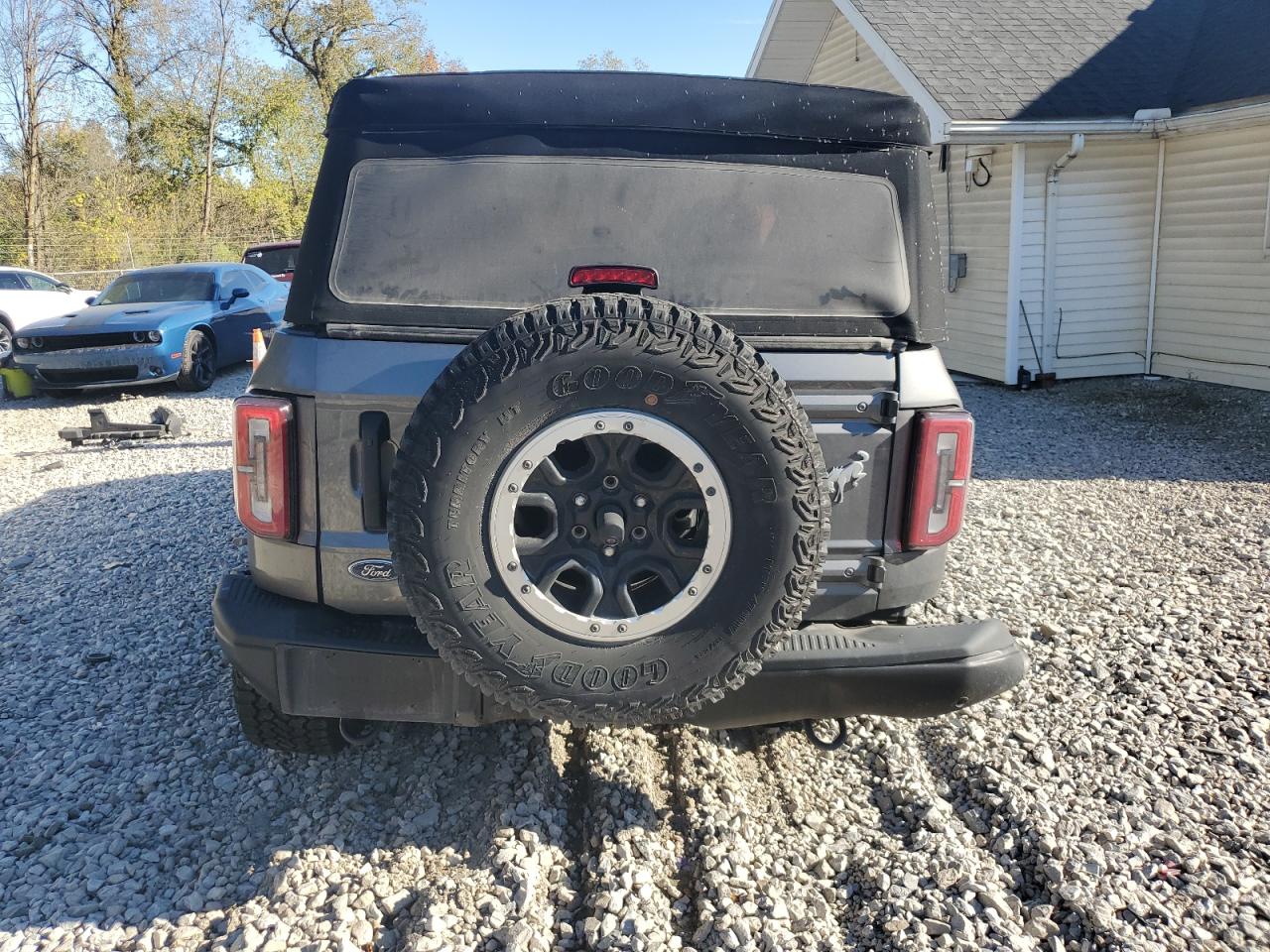 2022 Ford Bronco Base VIN: 1FMEE5DH0NLB83325 Lot: 85949055