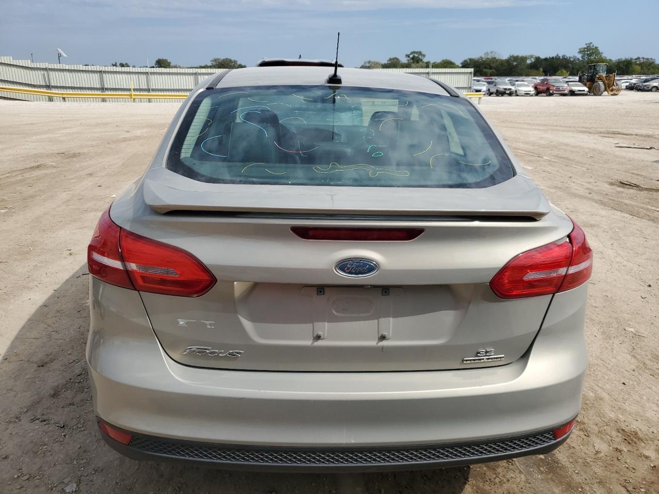 2015 Ford Focus Se VIN: 1FADP3F24FL255545 Lot: 81967235