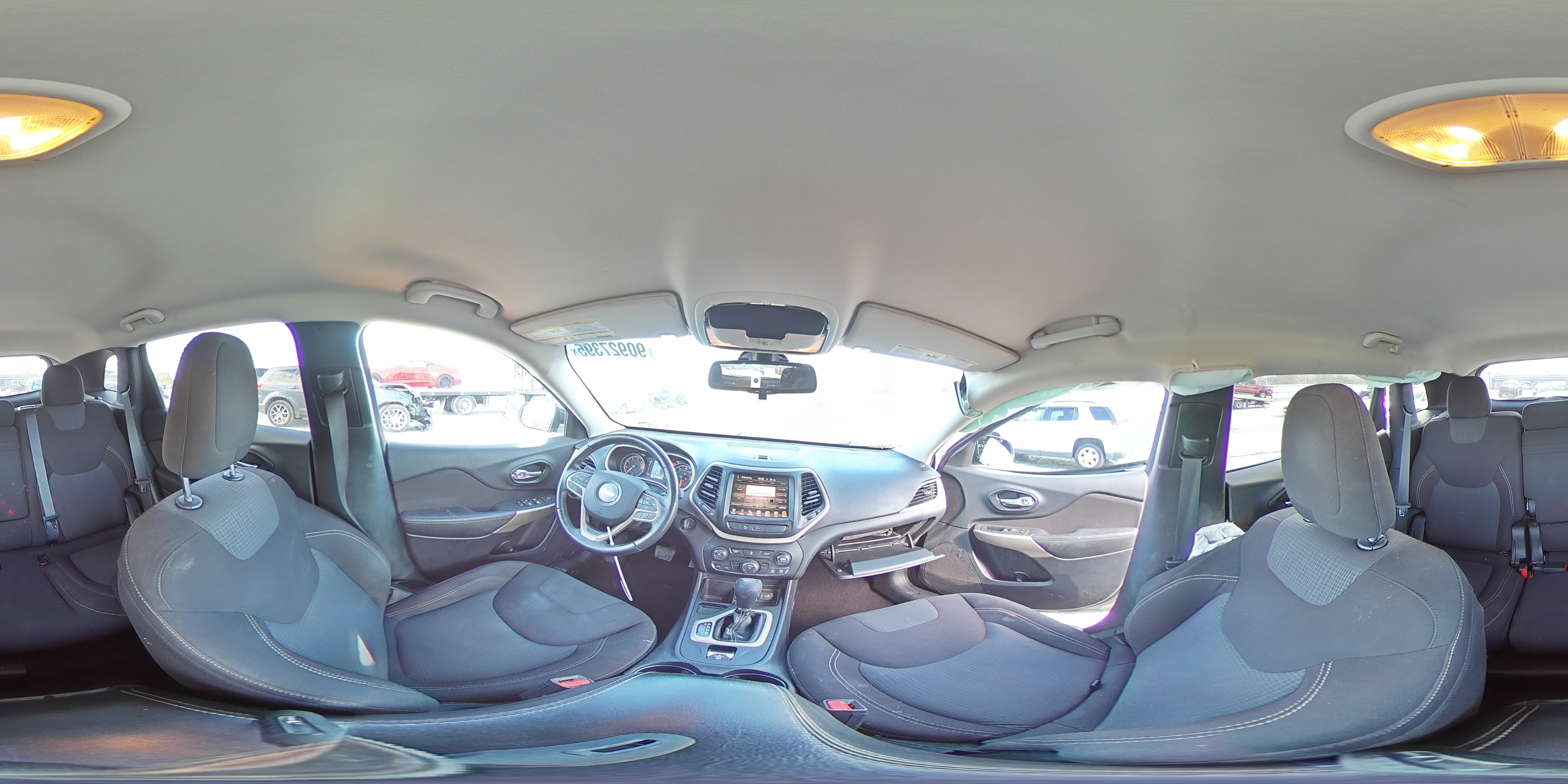 2017 Jeep Cherokee Latitude VIN: 1C4PJLCB5HW585239 Lot: 90927395