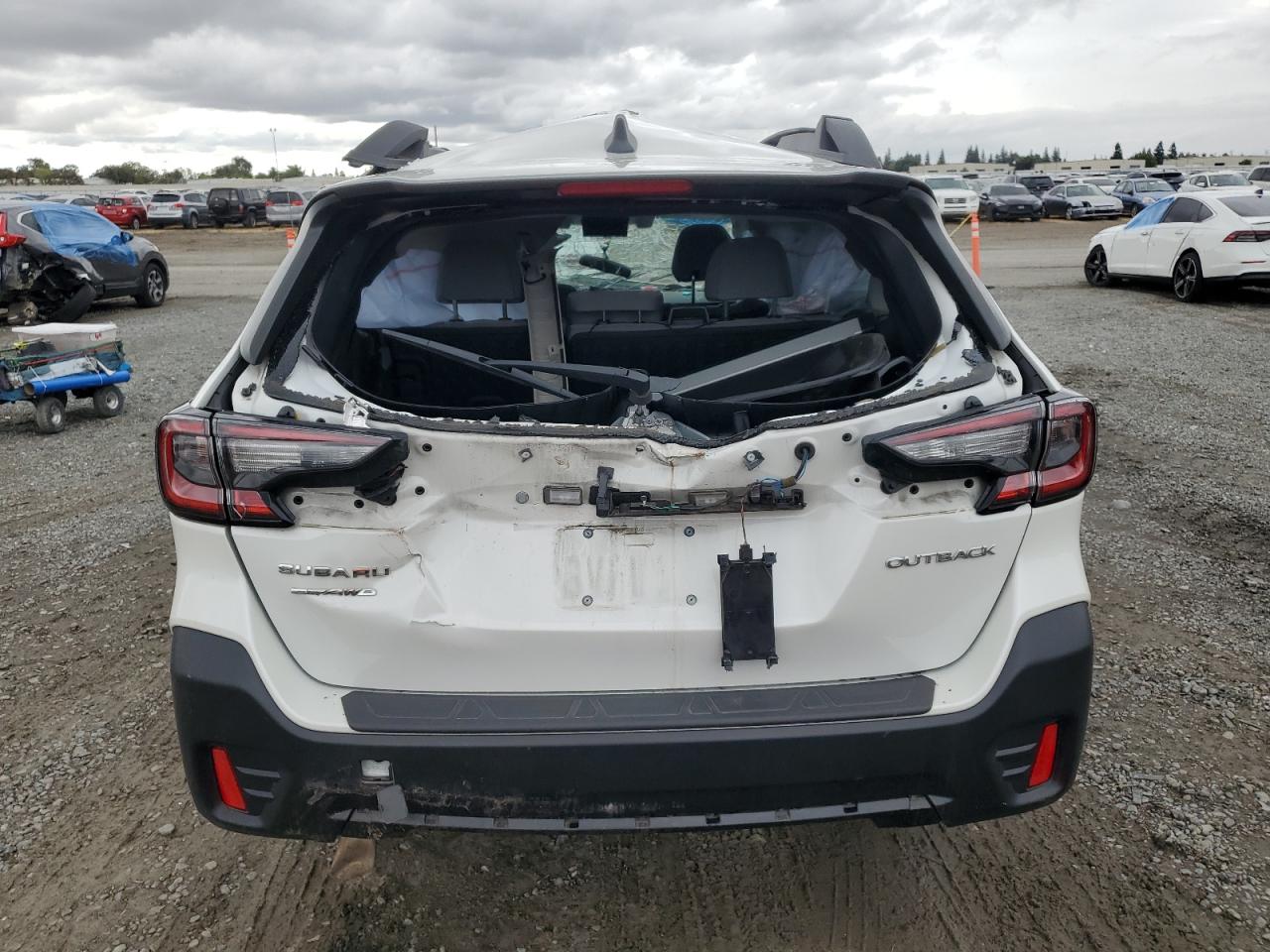 2021 Subaru Outback Premium VIN: 4S4BTADC2M3175974 Lot: 82196035