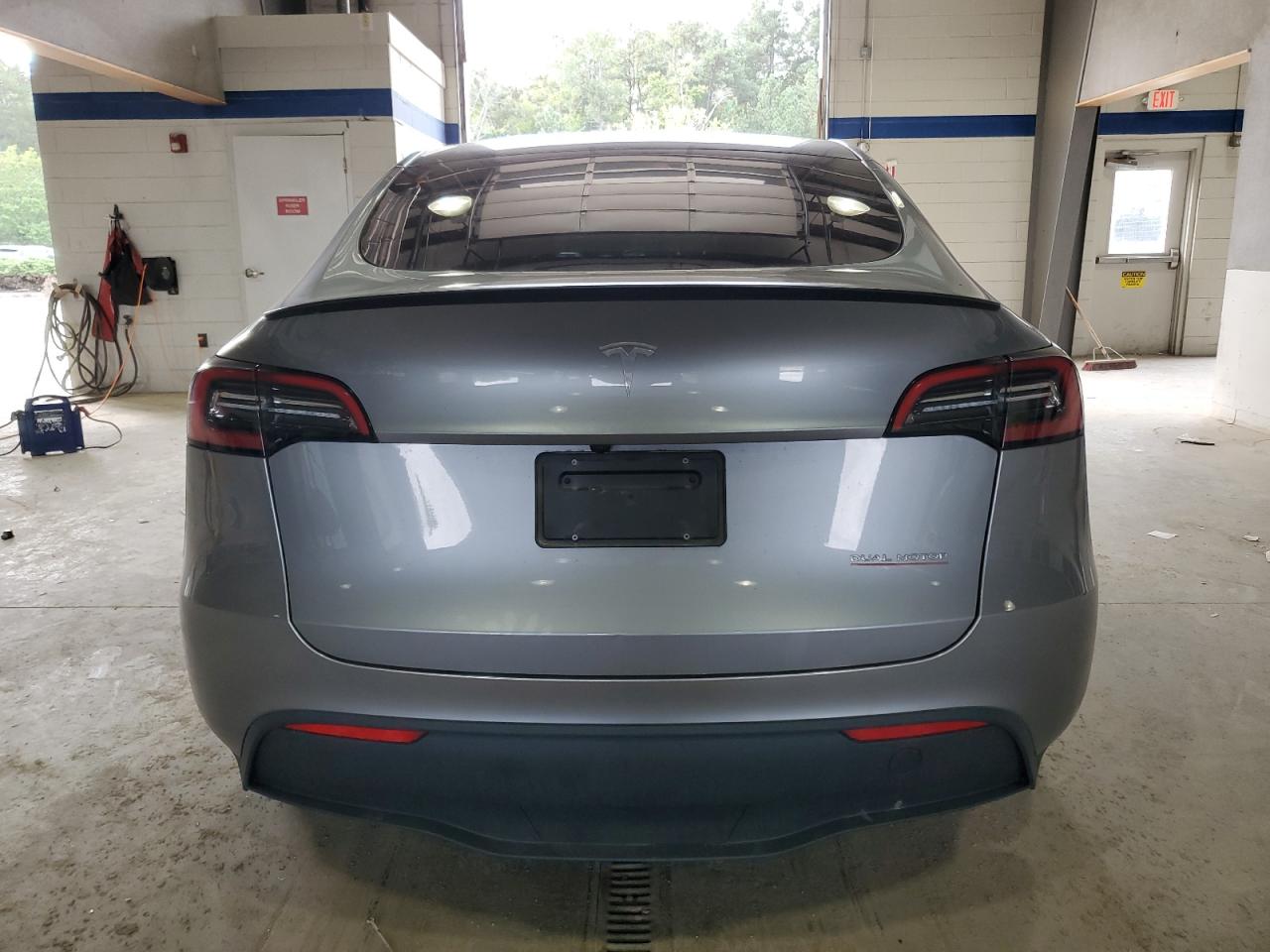 2024 Tesla Model Y VIN: 7SAYGDEFXRA285260 Lot: 84550055