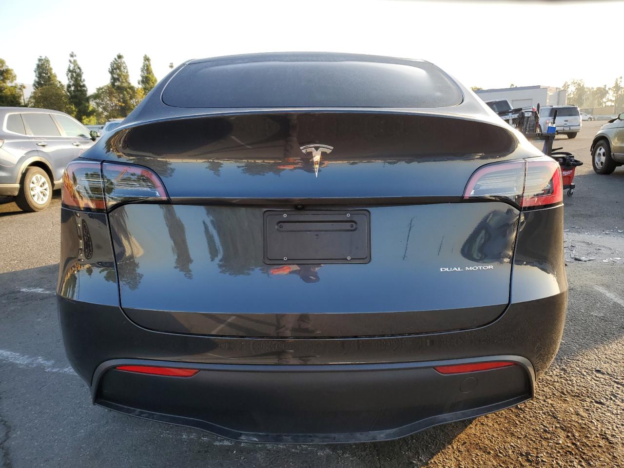 2025 Tesla Model Y VIN: 7SAYGDEE2SF248557 Lot: 84877515