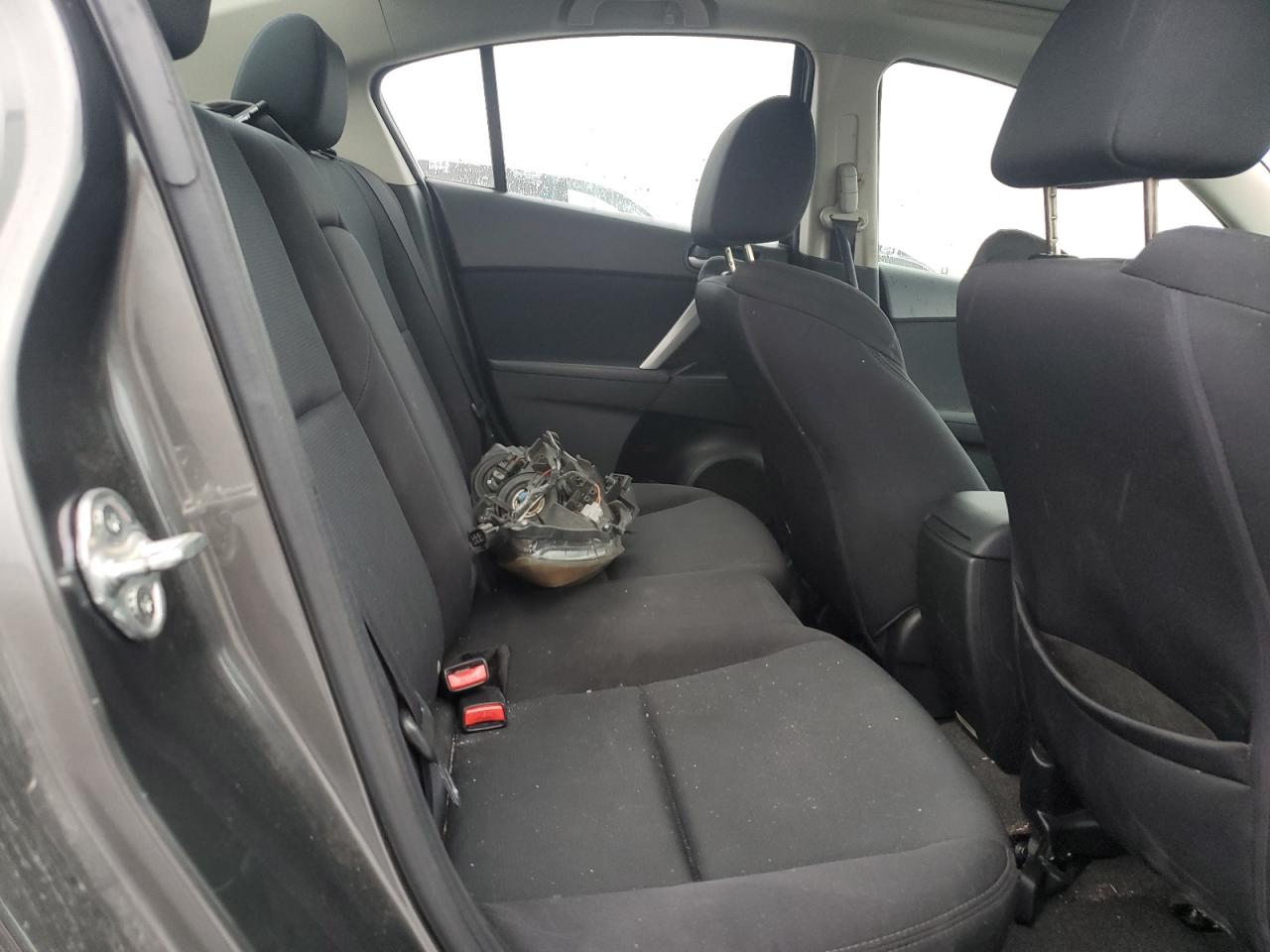 2011 Mazda 3 S VIN: JM1BL1U55B1400385 Lot: 90022035