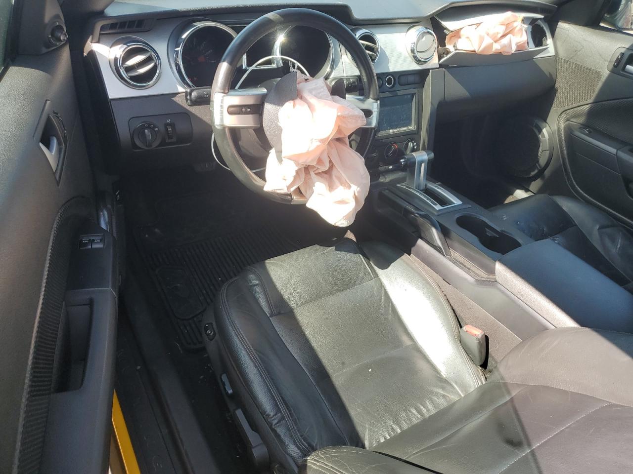 2005 Ford Mustang VIN: 1ZVHT80N455258548 Lot: 84403995