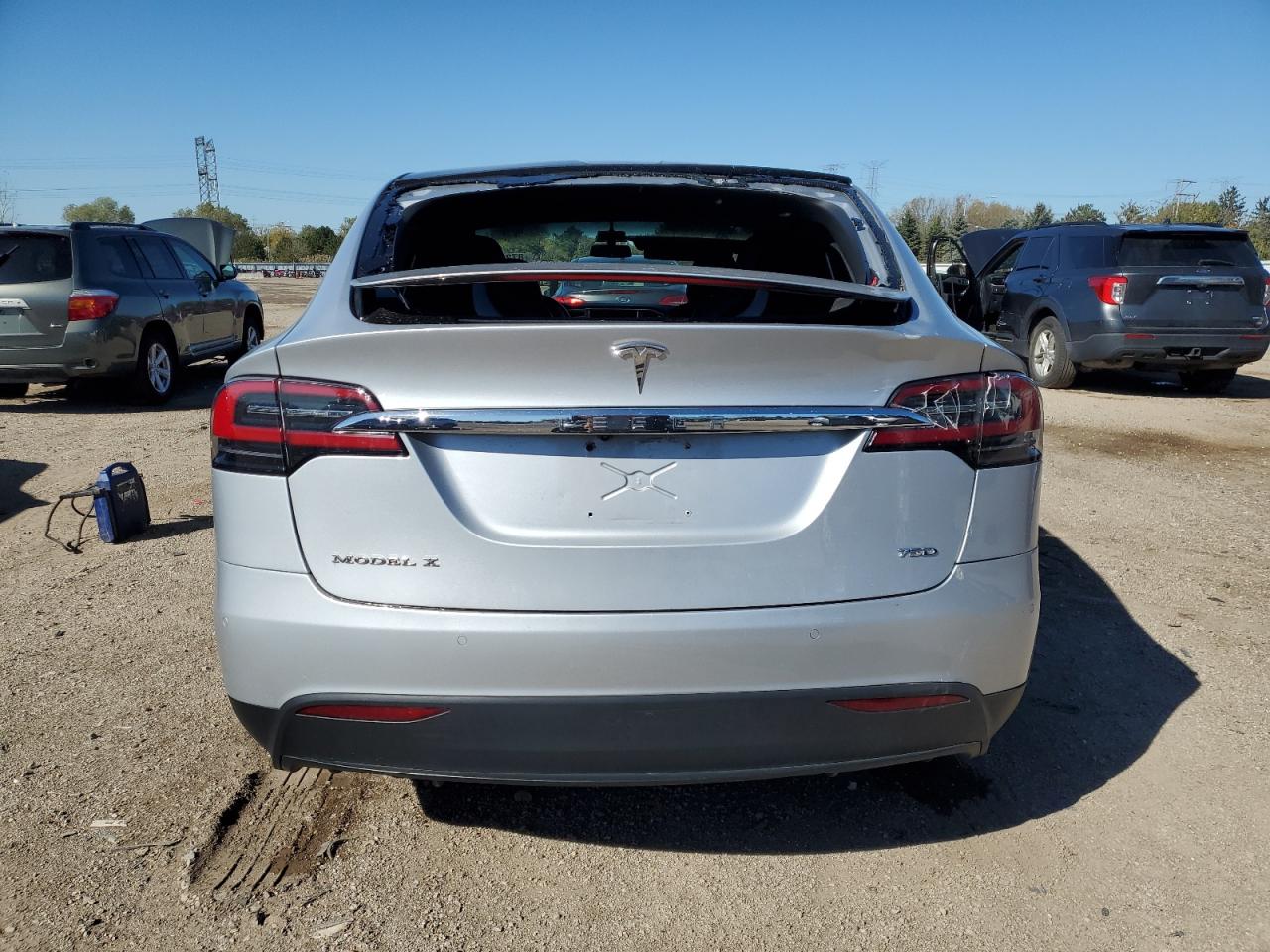 2016 Tesla Model X VIN: 5YJXCBE2XGF017668 Lot: 87201665