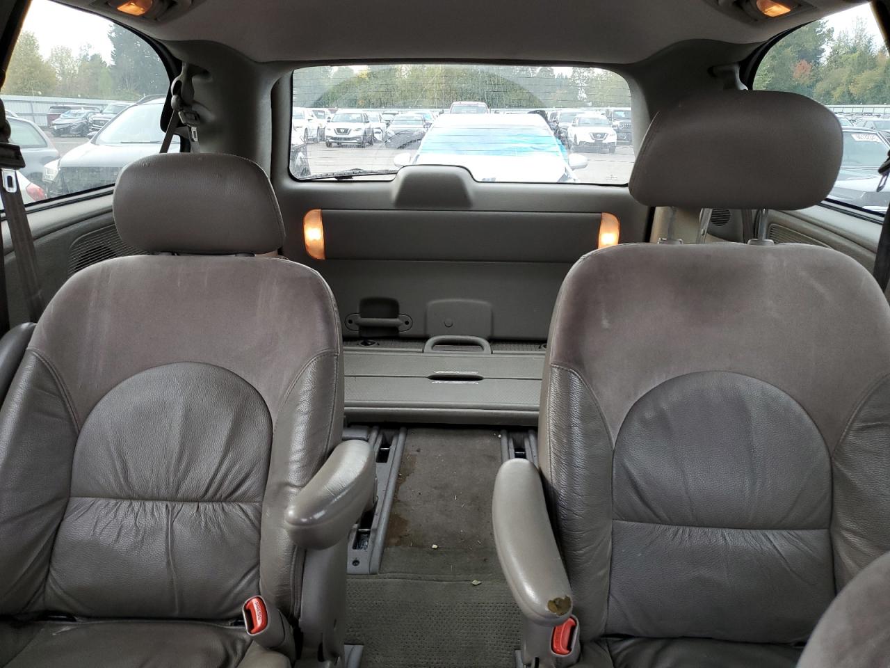 2002 Chrysler Town & Country Limited VIN: 2C8GP64L62R685226 Lot: 91086045