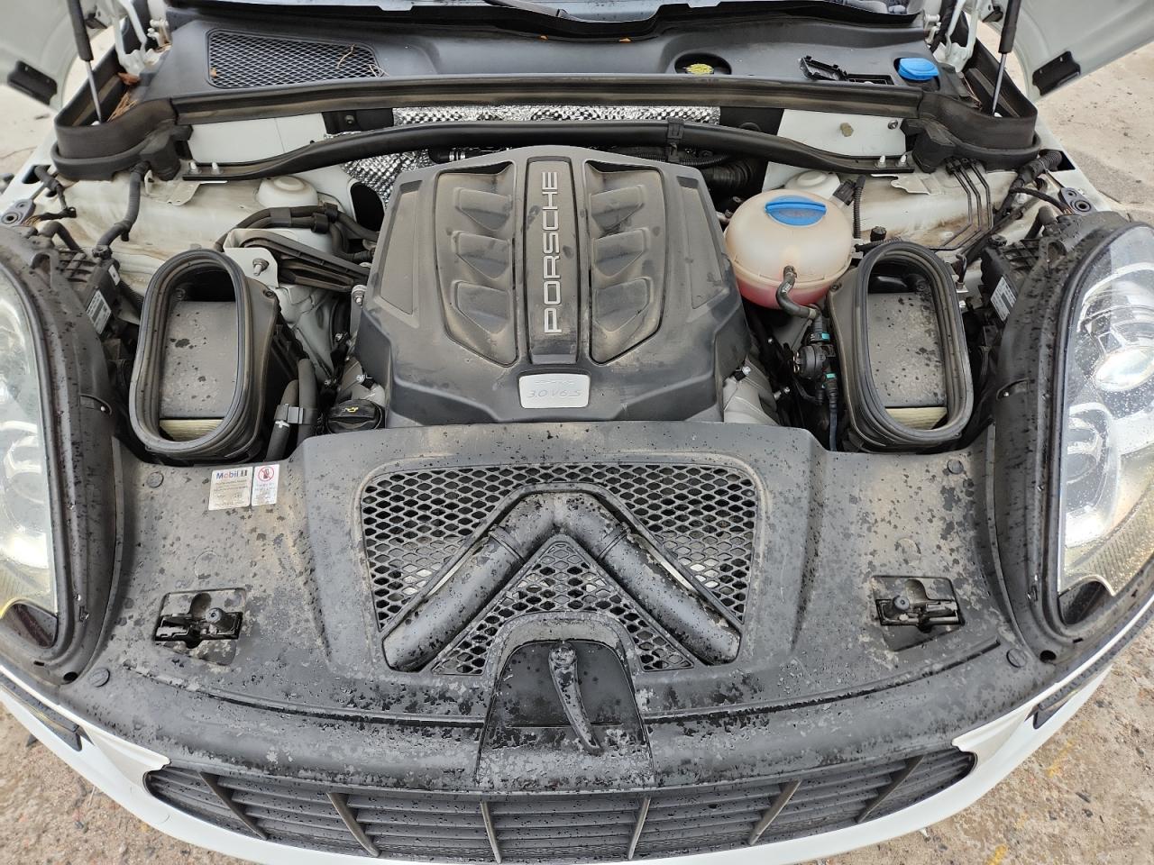 2018 Porsche Macan S VIN: WP1AB2A51JLB39377 Lot: 84520995