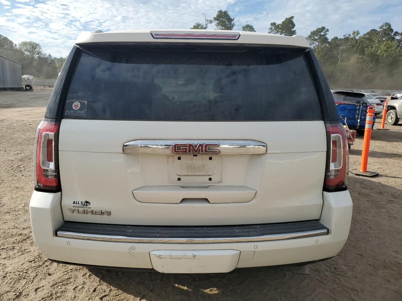 2015 GMC Yukon Denali VIN: 1GKS1CKJ4FR131728 Lot: 87231235