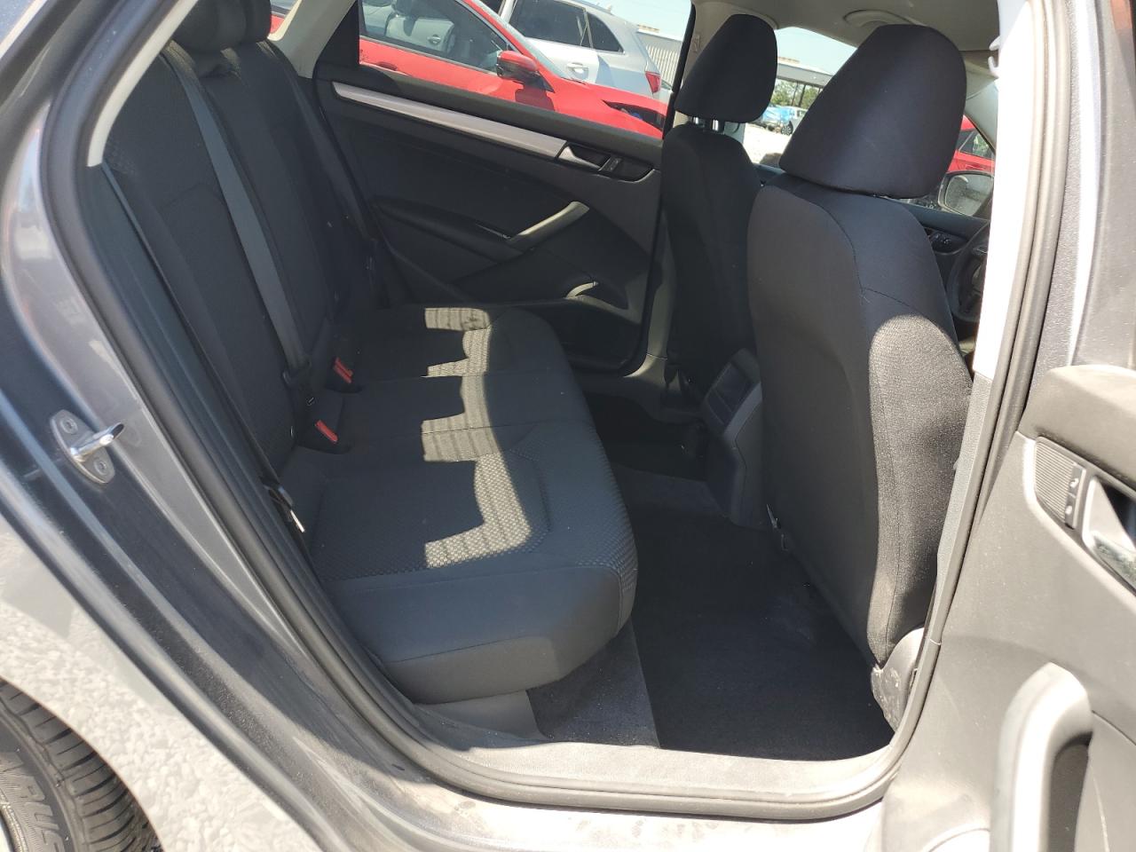 2015 Volkswagen Passat S VIN: 1VWAS7A3XFC085143 Lot: 82473575