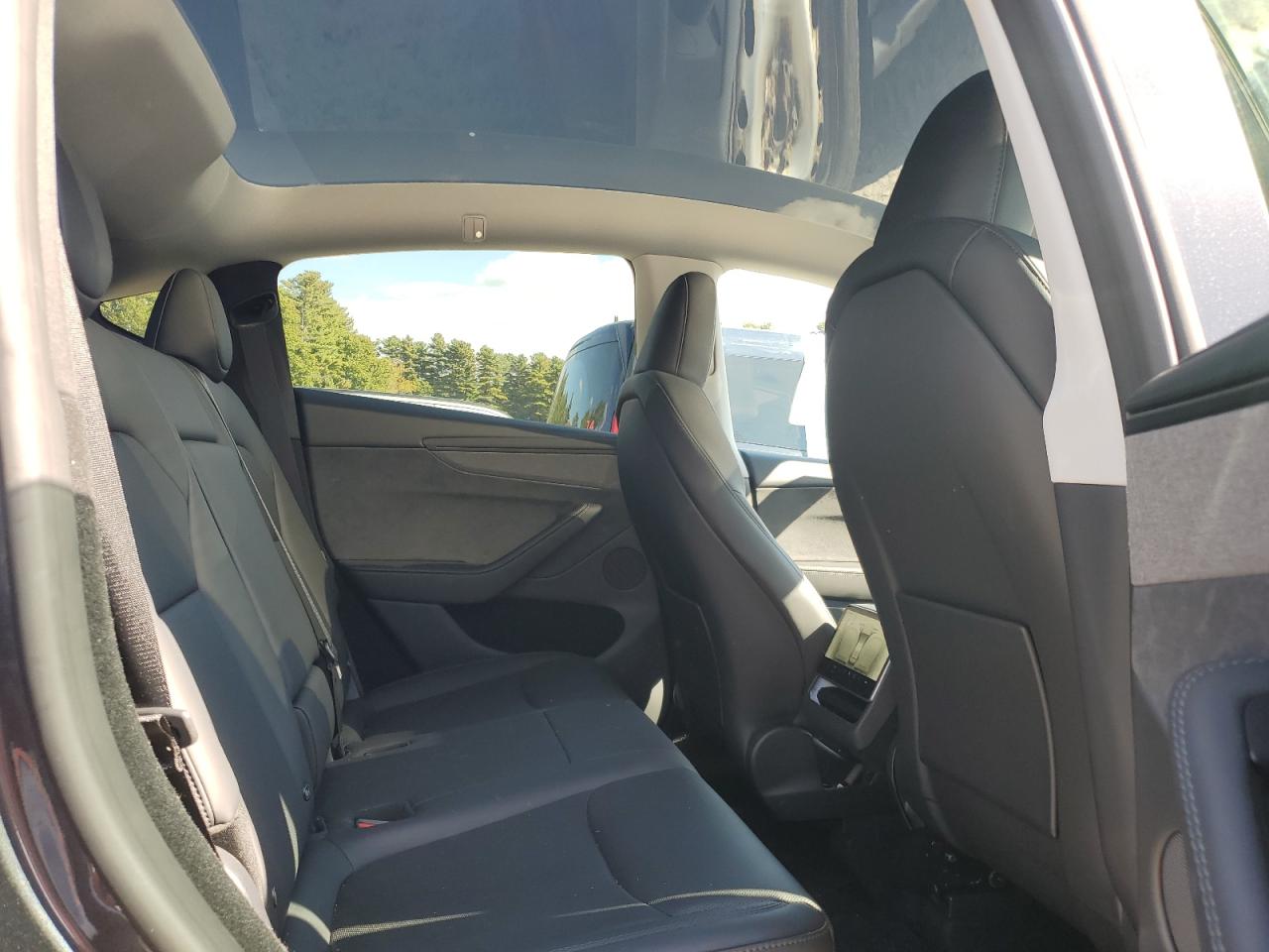 2026 Tesla Model Y VIN: 7SAYGDEE1TA390803 Lot: 85320575