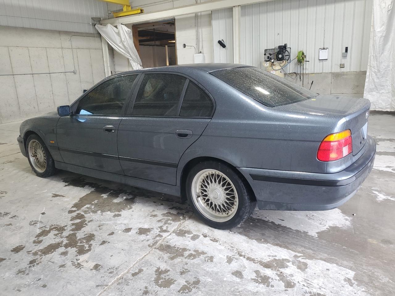 Фото: WBADM6349YGU25143