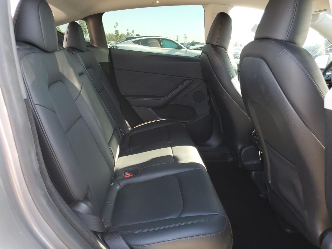 2024 Tesla Model Y VIN: 7SAYGDEE9RA296452 Lot: 82710955