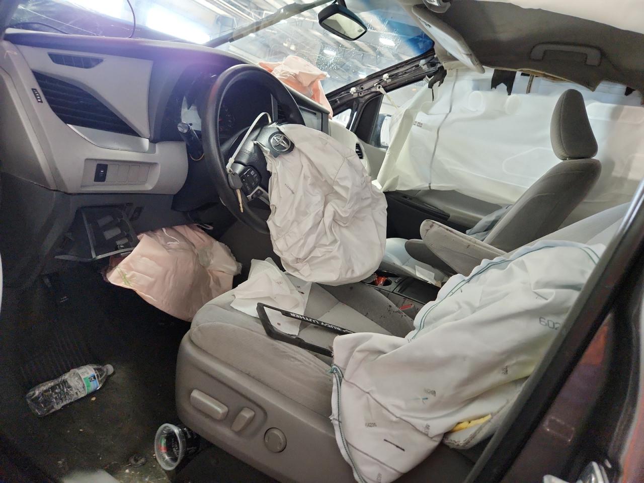 2015 Toyota Sienna Le VIN: 5TDKK3DC5FS621961 Lot: 84425425