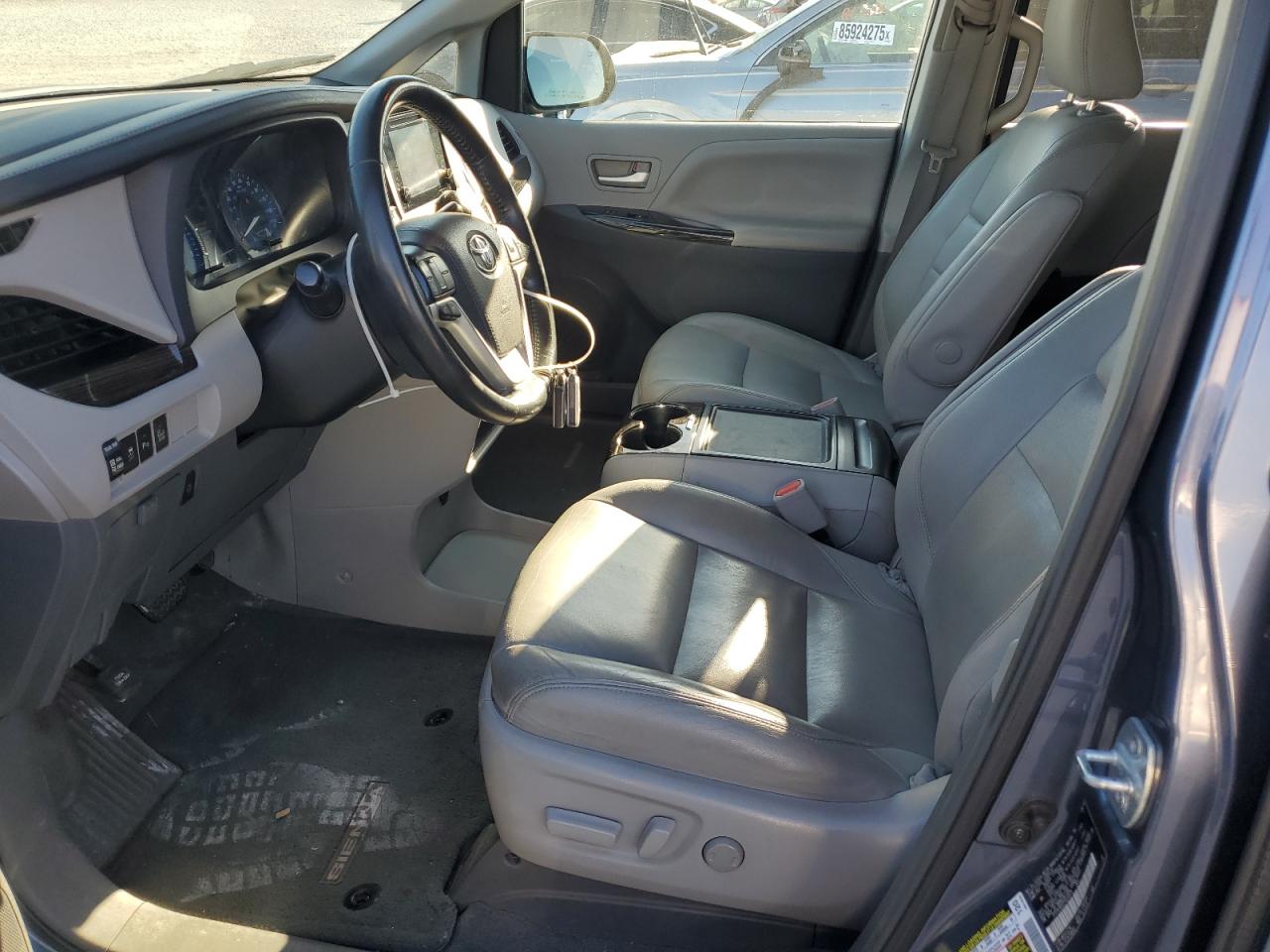 2015 Toyota Sienna Xle VIN: 5TDYK3DC2FS530978 Lot: 86070055