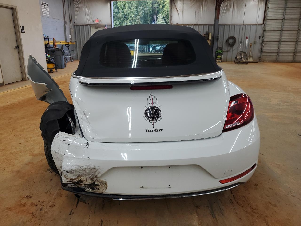 2018 Volkswagen Beetle S VIN: 3VW5DAATXJM512806 Lot: 84728075