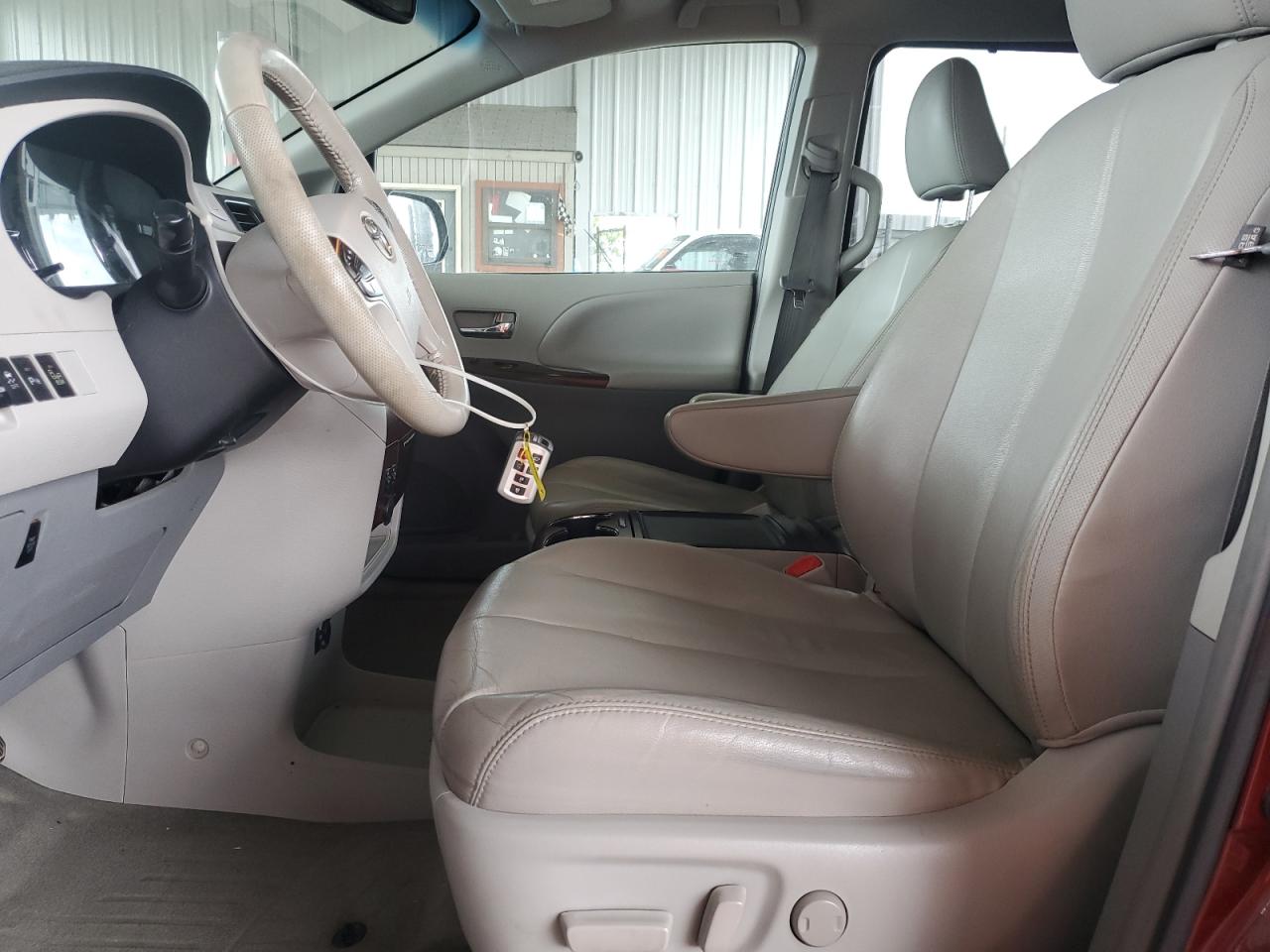 2013 Toyota Sienna Xle VIN: 5TDYK3DC9DS377383 Lot: 85165895