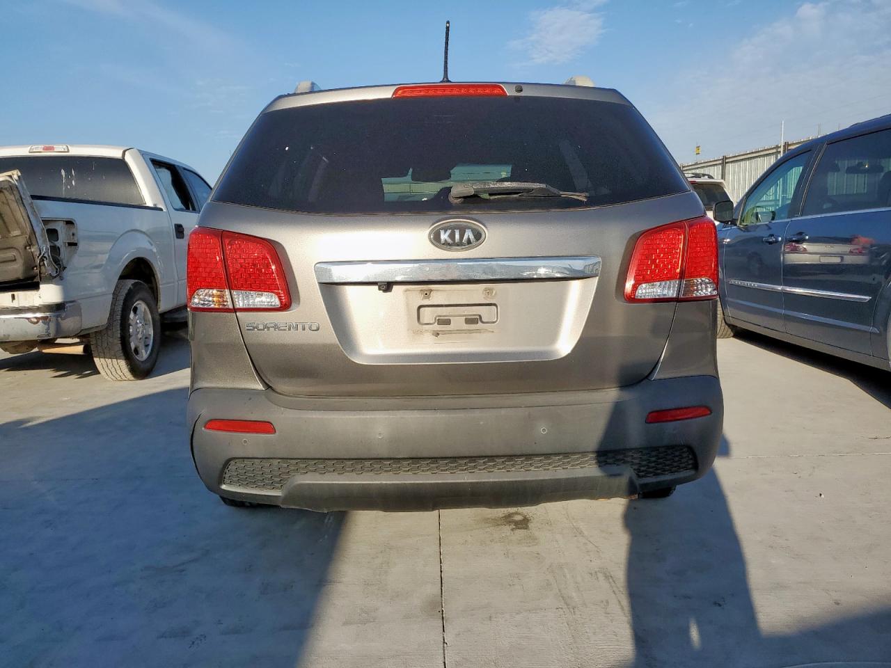2012 Kia Sorento Base VIN: 5XYKT4A64CG285097 Lot: 85387675
