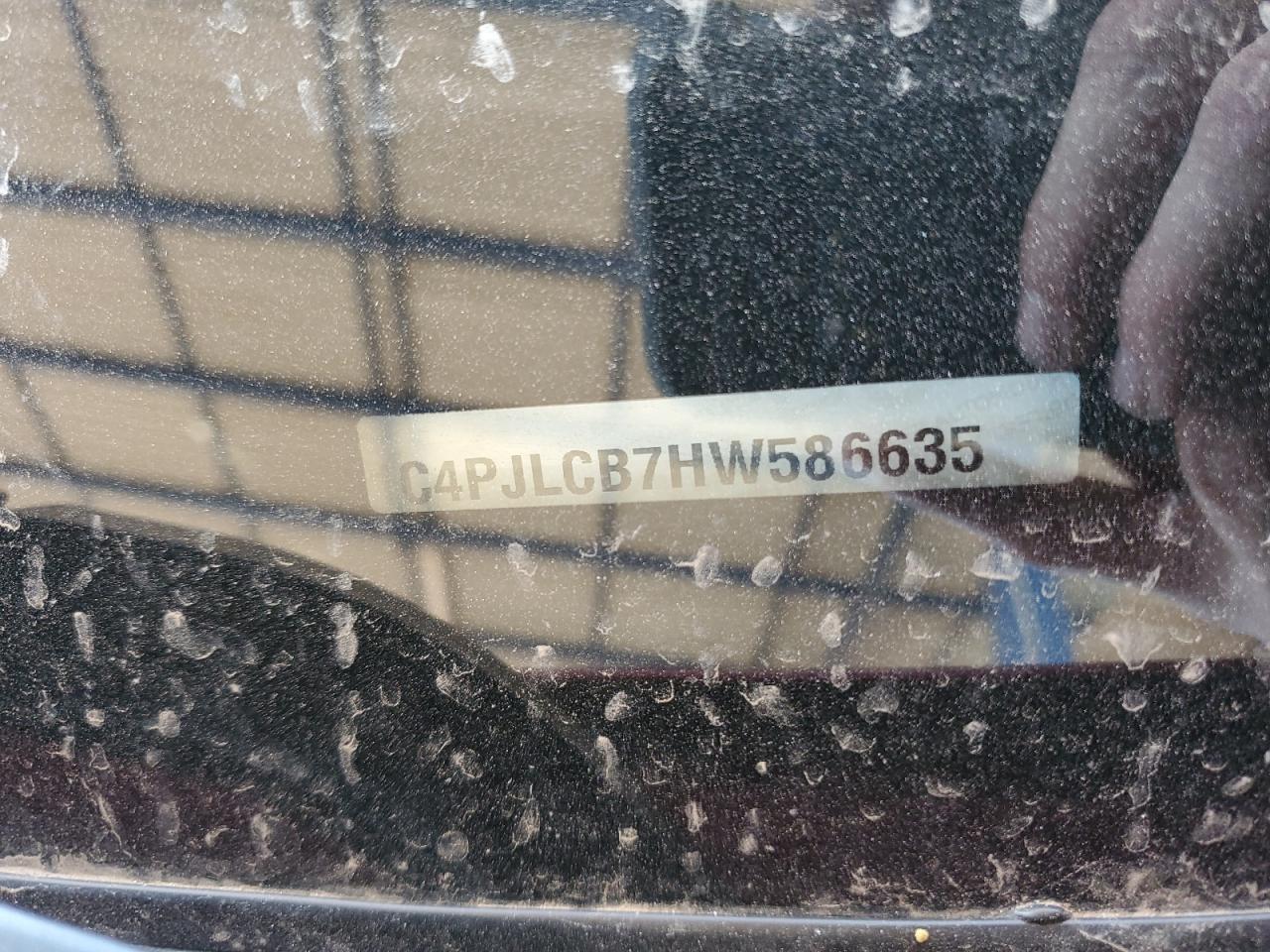 2017 Jeep Cherokee Latitude VIN: 1C4PJLCB7HW586635 Lot: 87436465