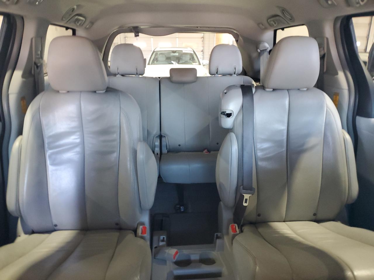 2013 Toyota Sienna Xle VIN: 5TDYK3DC2DS394056 Lot: 85862335