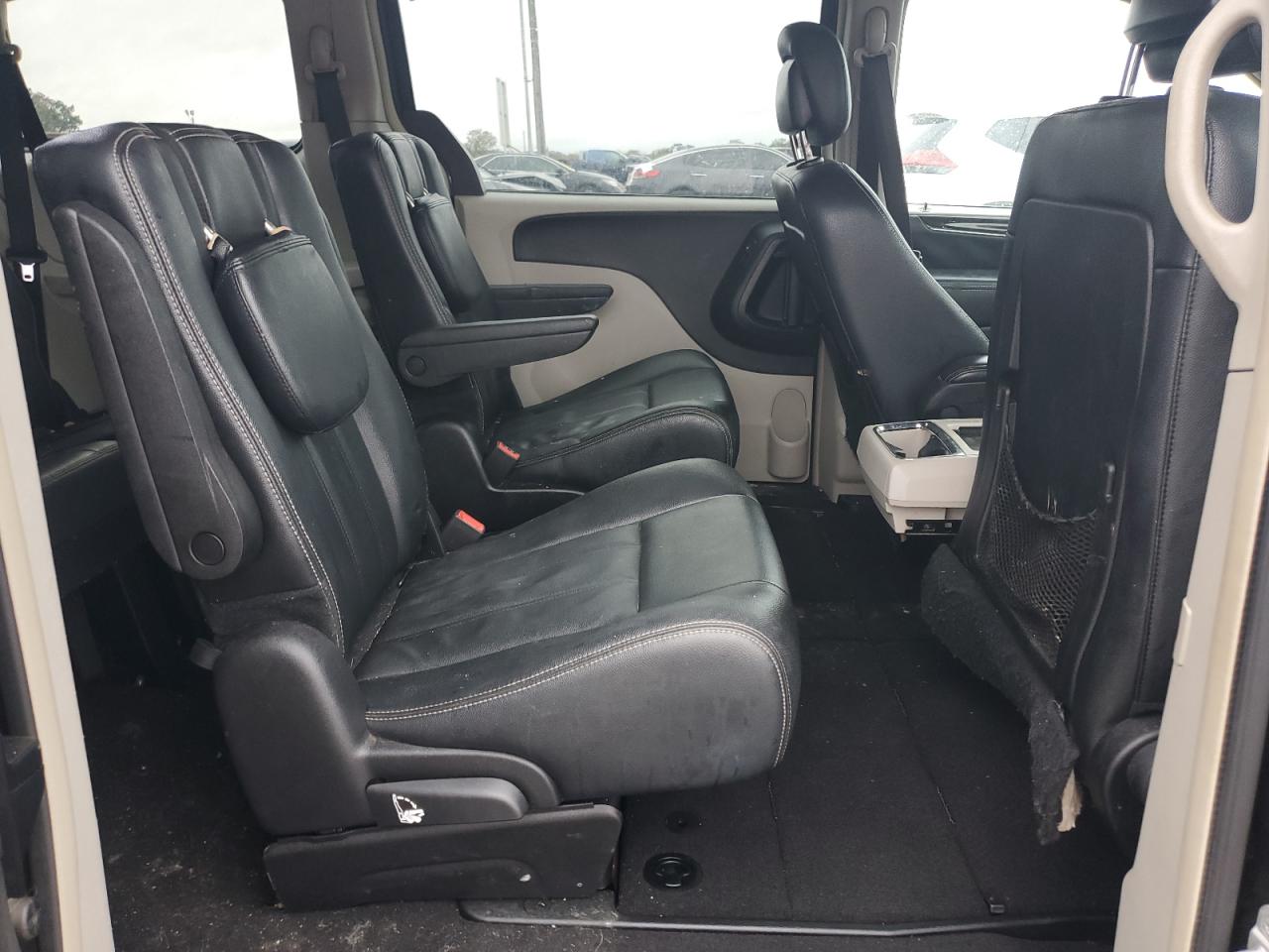 2016 Chrysler Town & Country Touring VIN: 2C4RC1BGXGR281545 Lot: 82631225