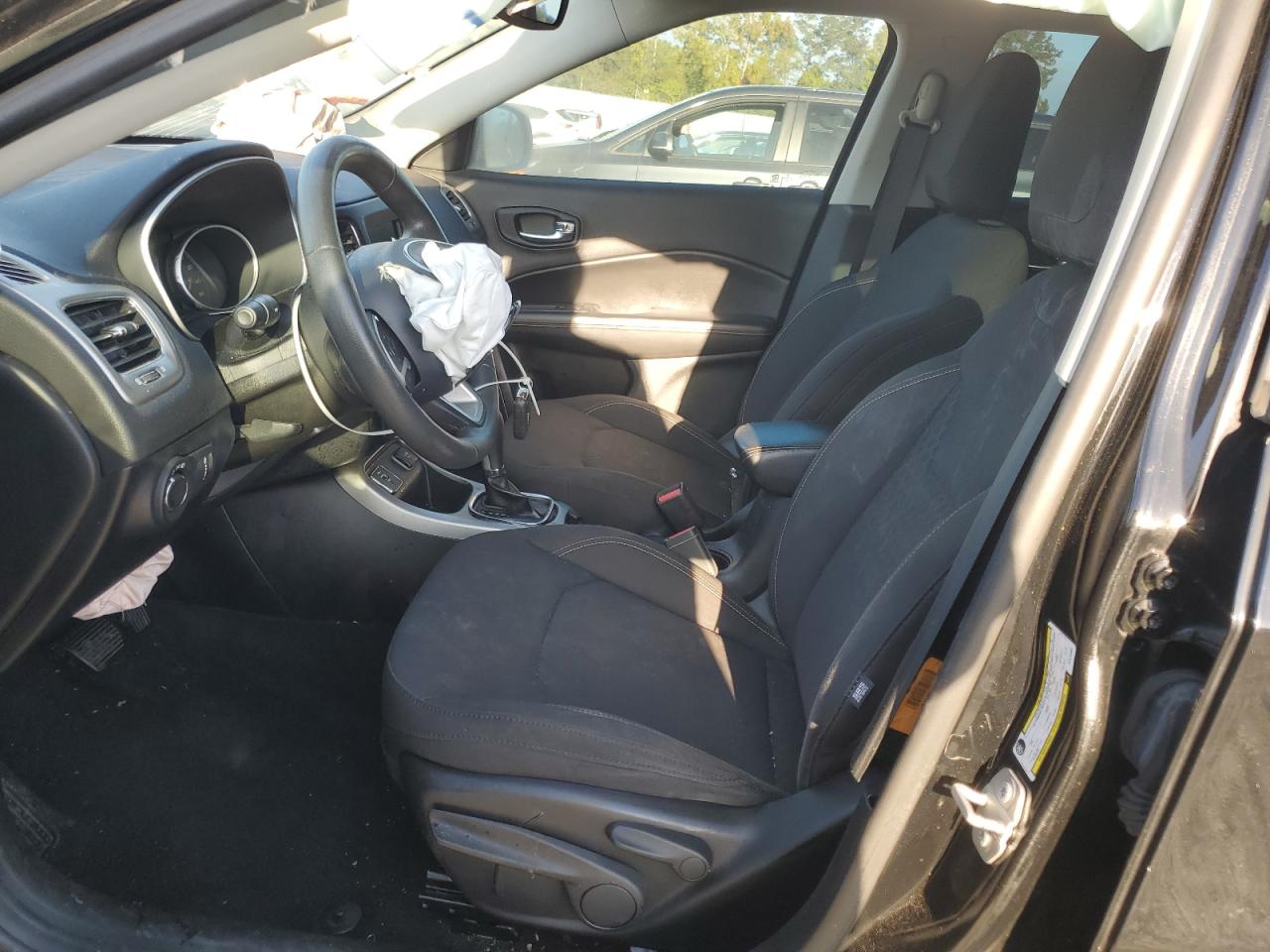 2019 Jeep Compass Sport VIN: 3C4NJCAB5KT814963 Lot: 84947825