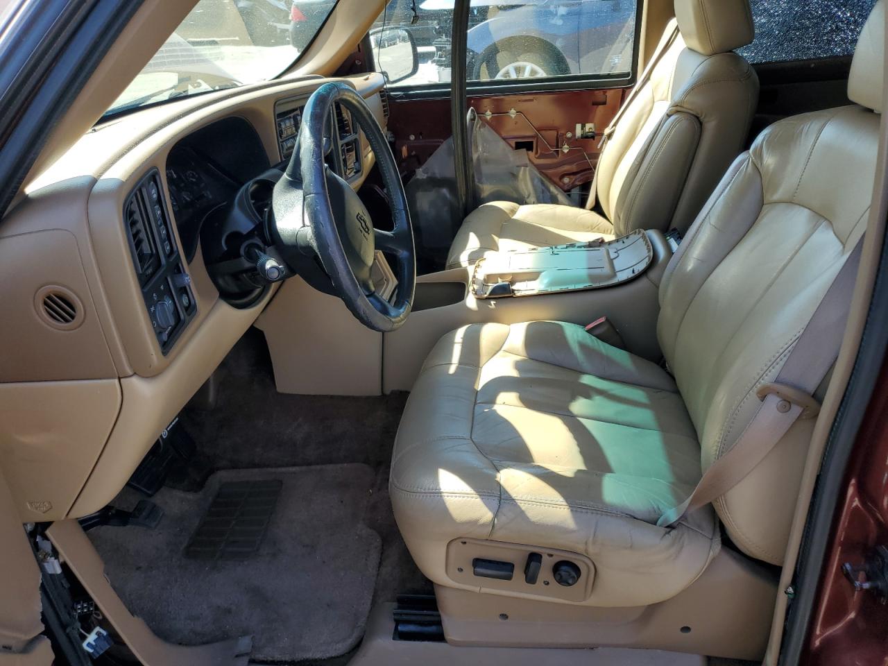 2000 Chevrolet Tahoe K1500 VIN: 1GNEK13T8YJ133307 Lot: 82277395