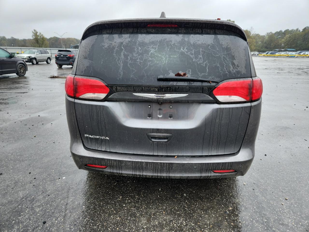 2018 Chrysler Pacifica Touring VIN: 2C4RC1DG5JR148700 Lot: 90556645