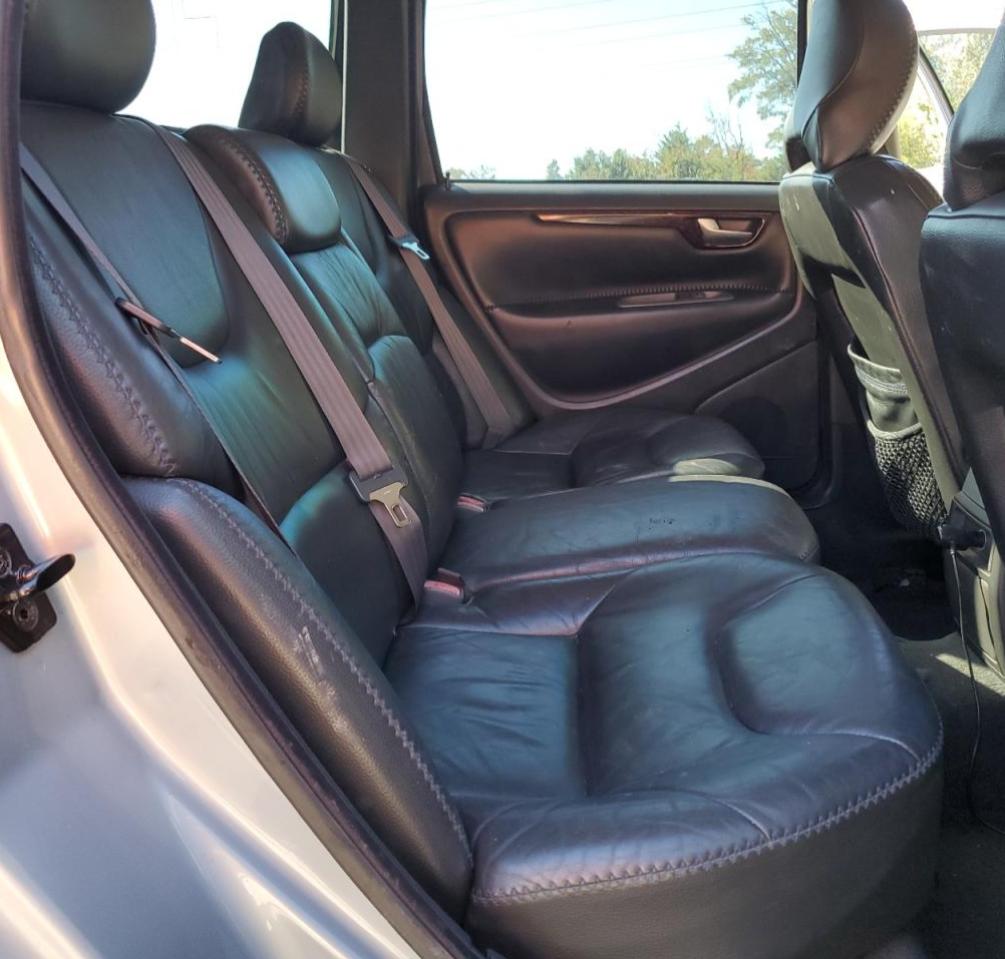 2001 Volvo V70 Xc VIN: YV1SZ58D411033768 Lot: 86663775