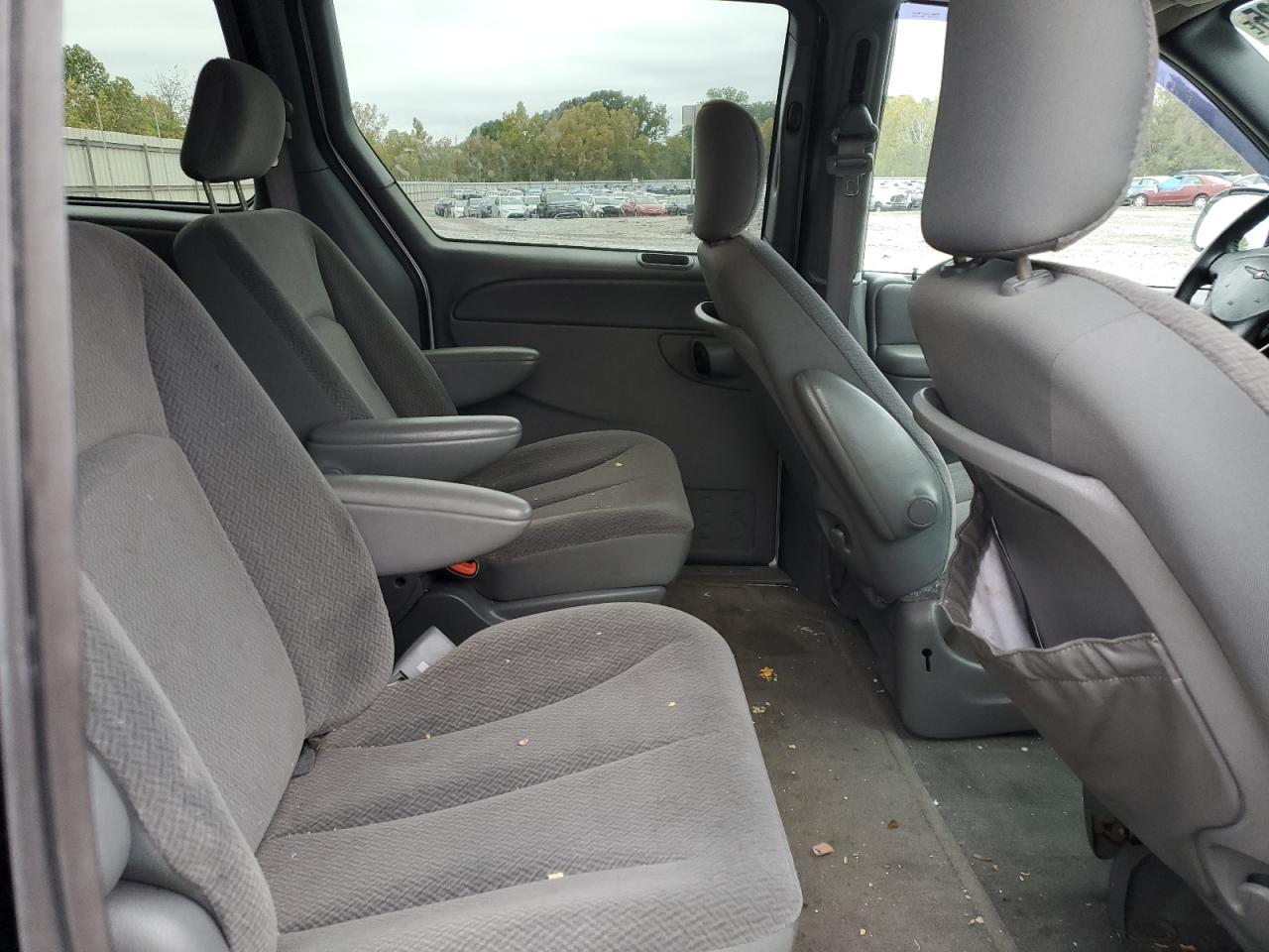 2004 Chrysler Town & Country Touring VIN: 2C4GP54L34R577287 Lot: 90469735