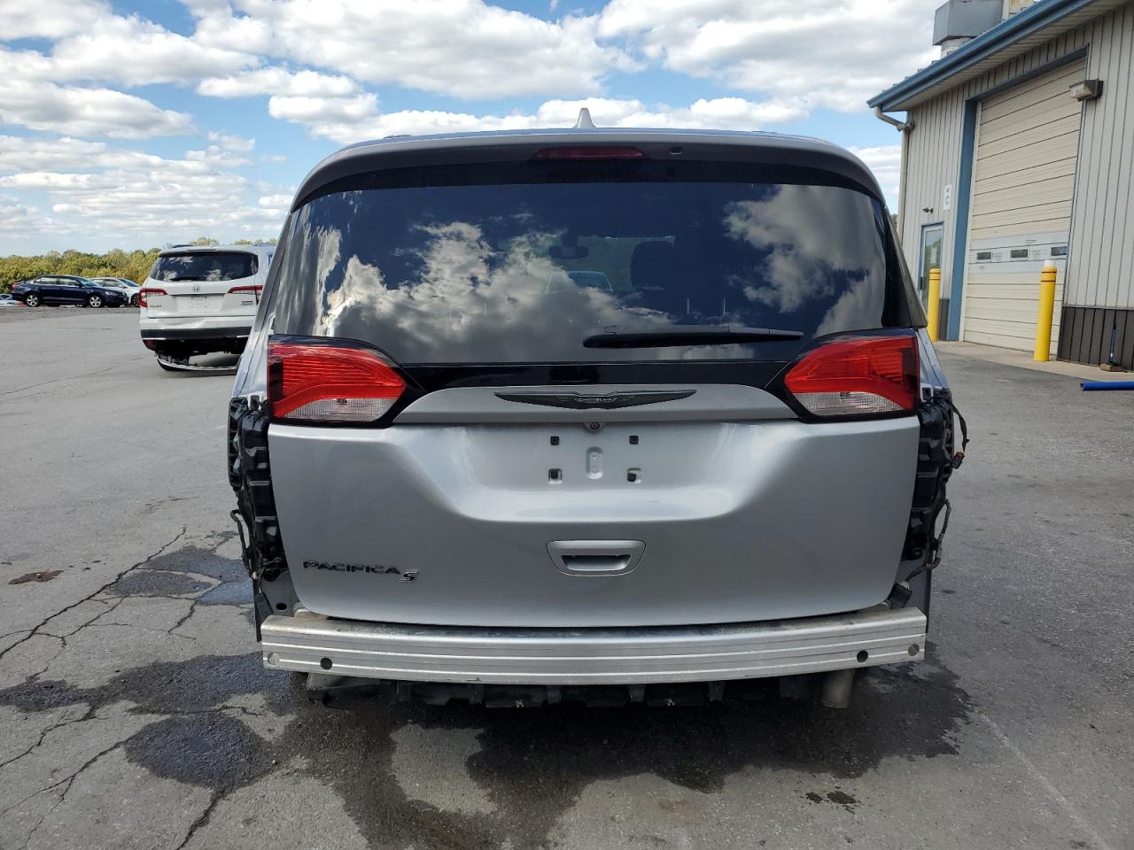 2018 Chrysler Pacifica Touring Plus VIN: 2C4RC1FG7JR257964 Lot: 85190265