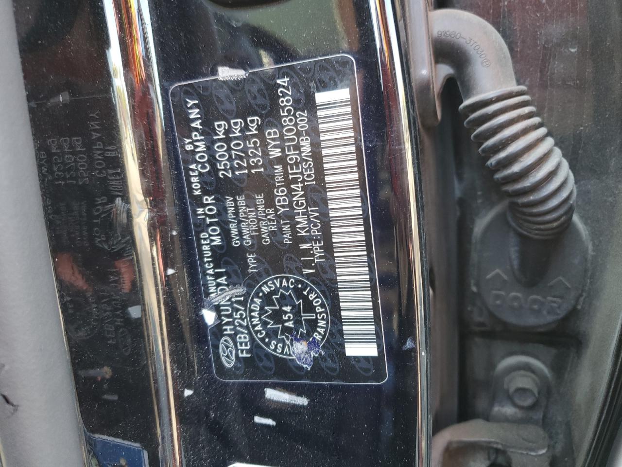 2015 Hyundai Genesis 3.8L VIN: KMHGN4JE9FU085824 Lot: 85309395